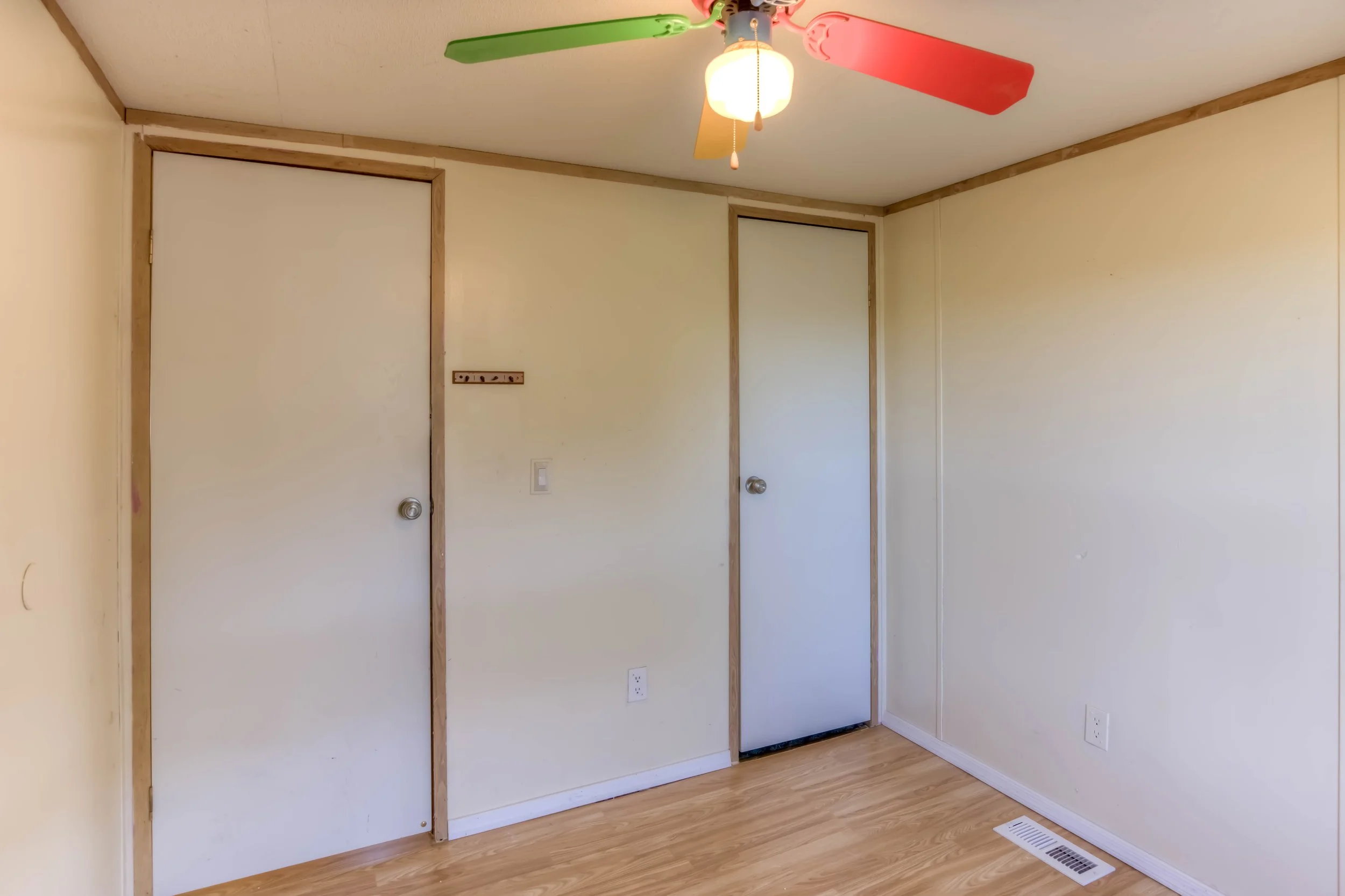 13 Bedroom 2 photo b.jpg