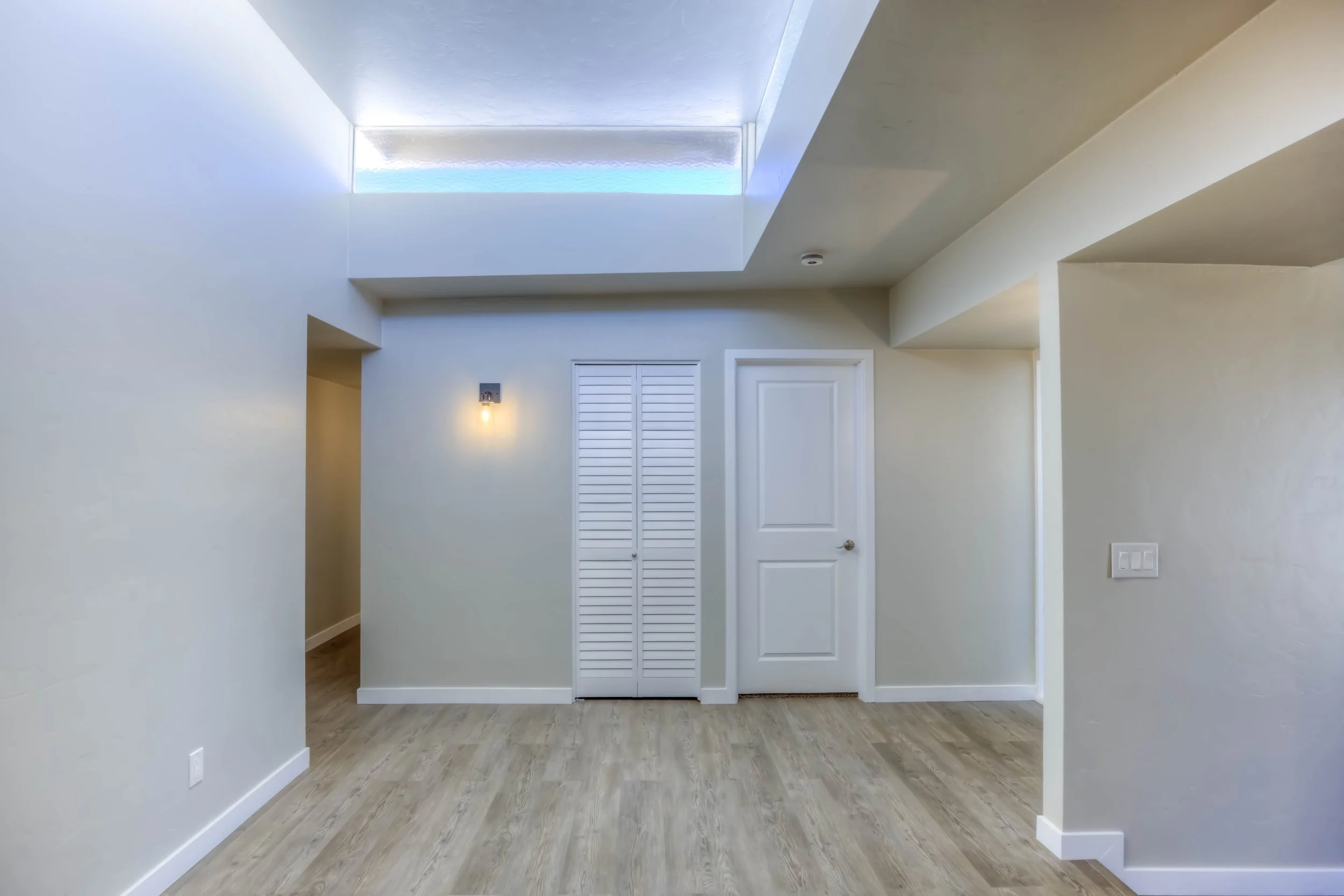 9 Interior Entrance photo b.jpg