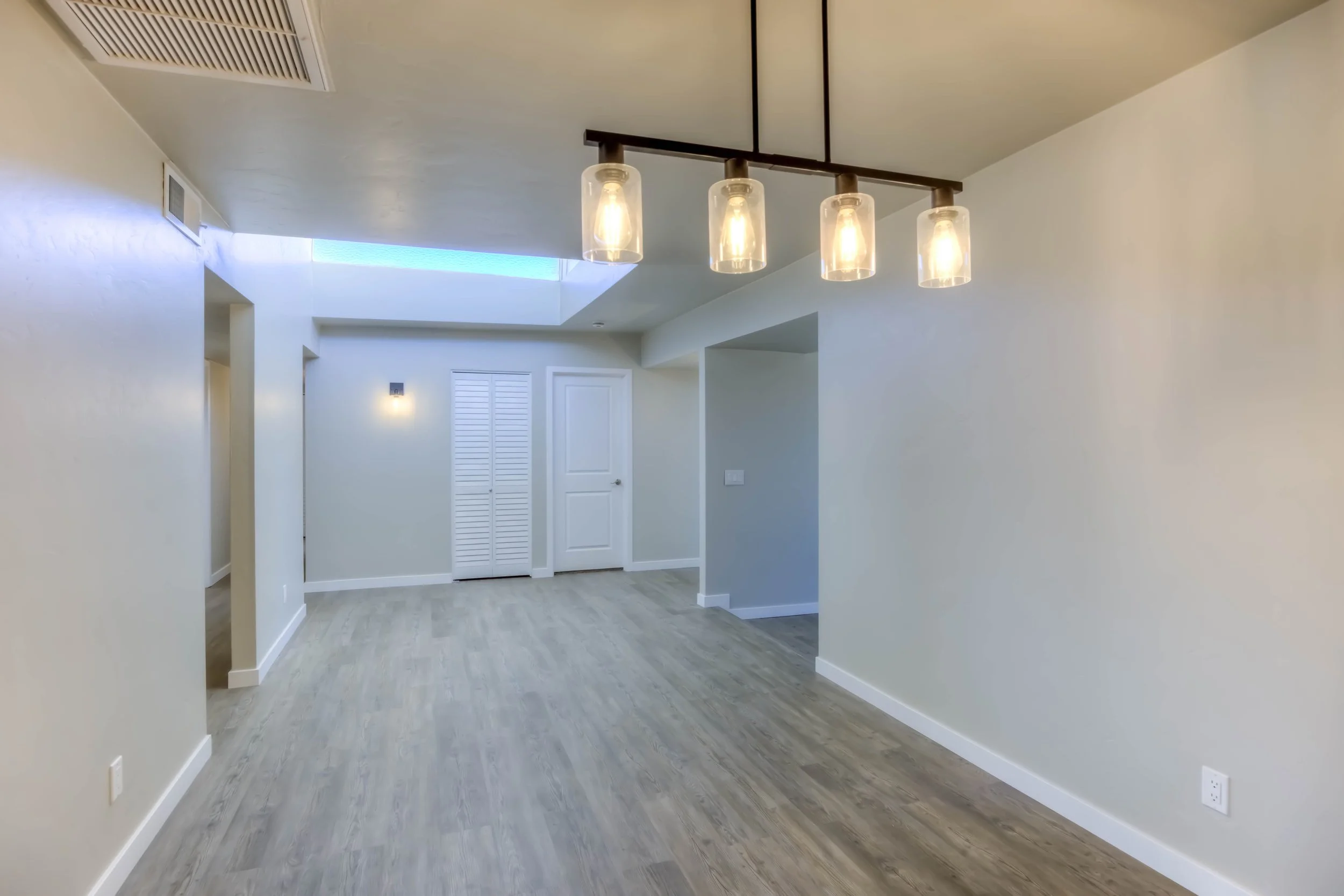 11 Dininng Room photo b.jpg