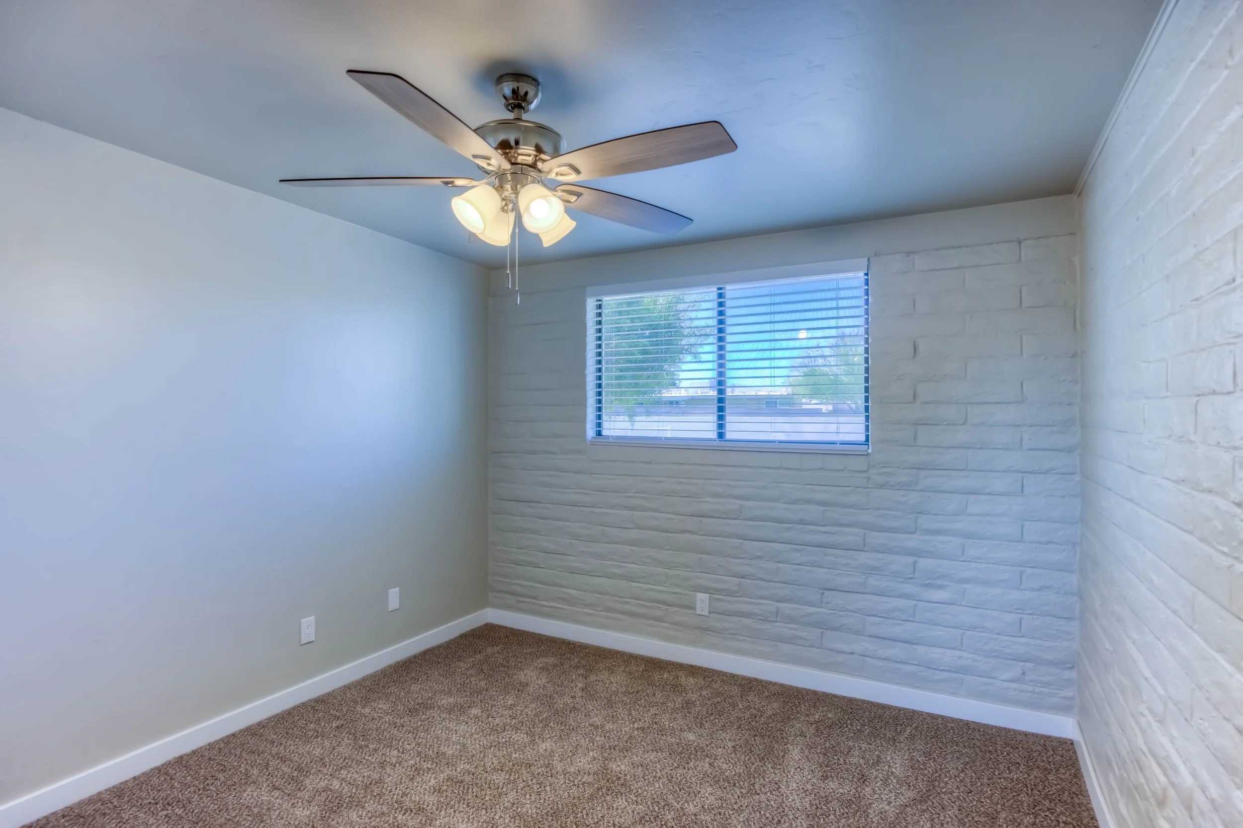 20 Bedroom 1 photo a.jpg