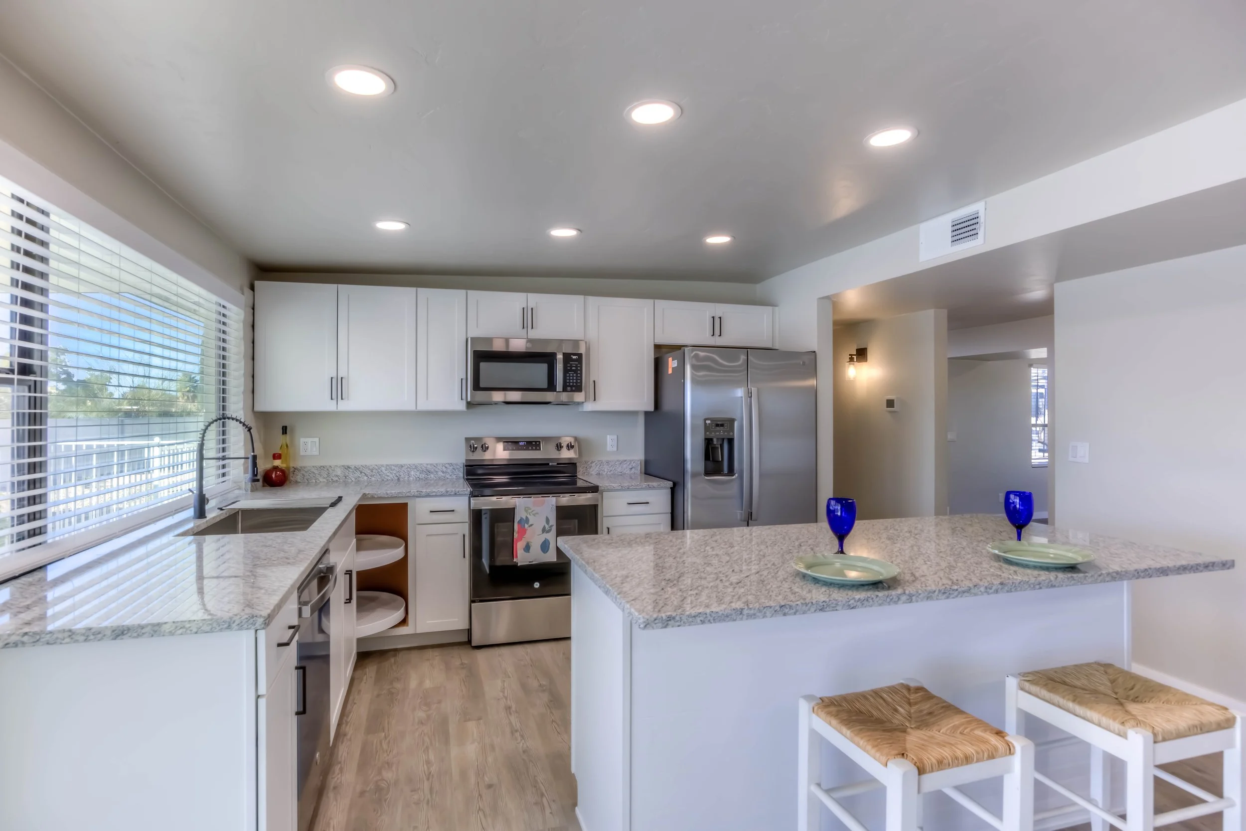 28 Kitchen photo b.jpg