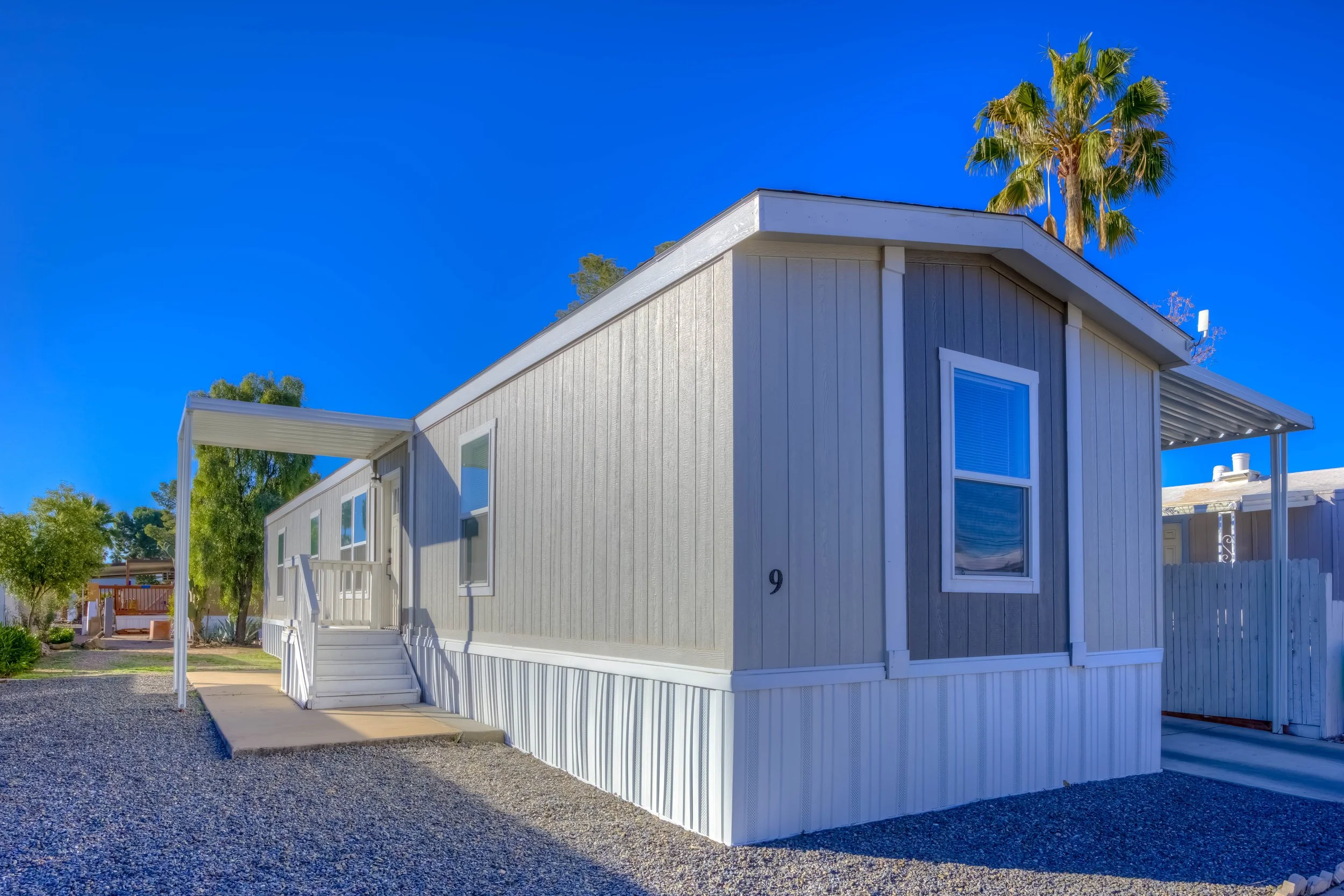 2 Exterior photo b.jpg