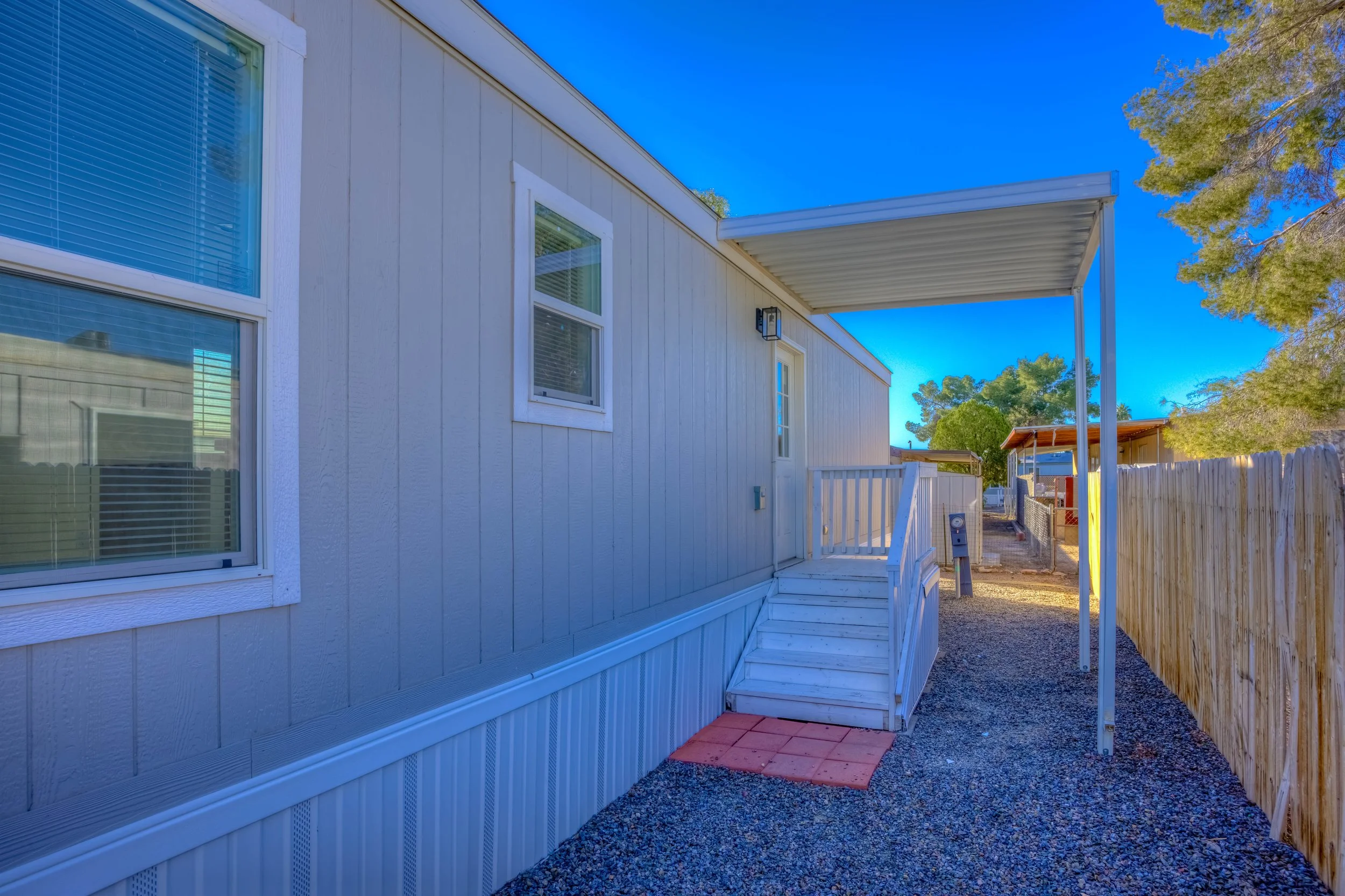 6 Exterior photo f.jpg