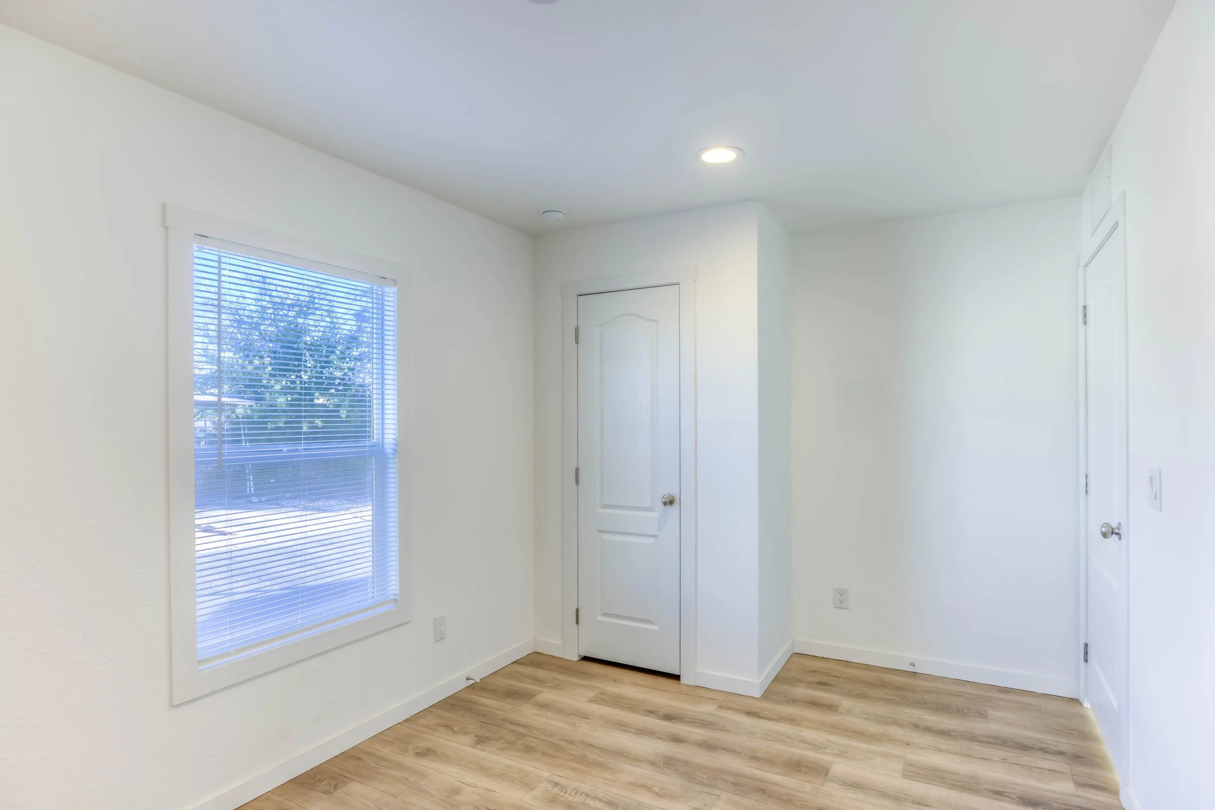 11 Bedroom 1 photo b.jpg