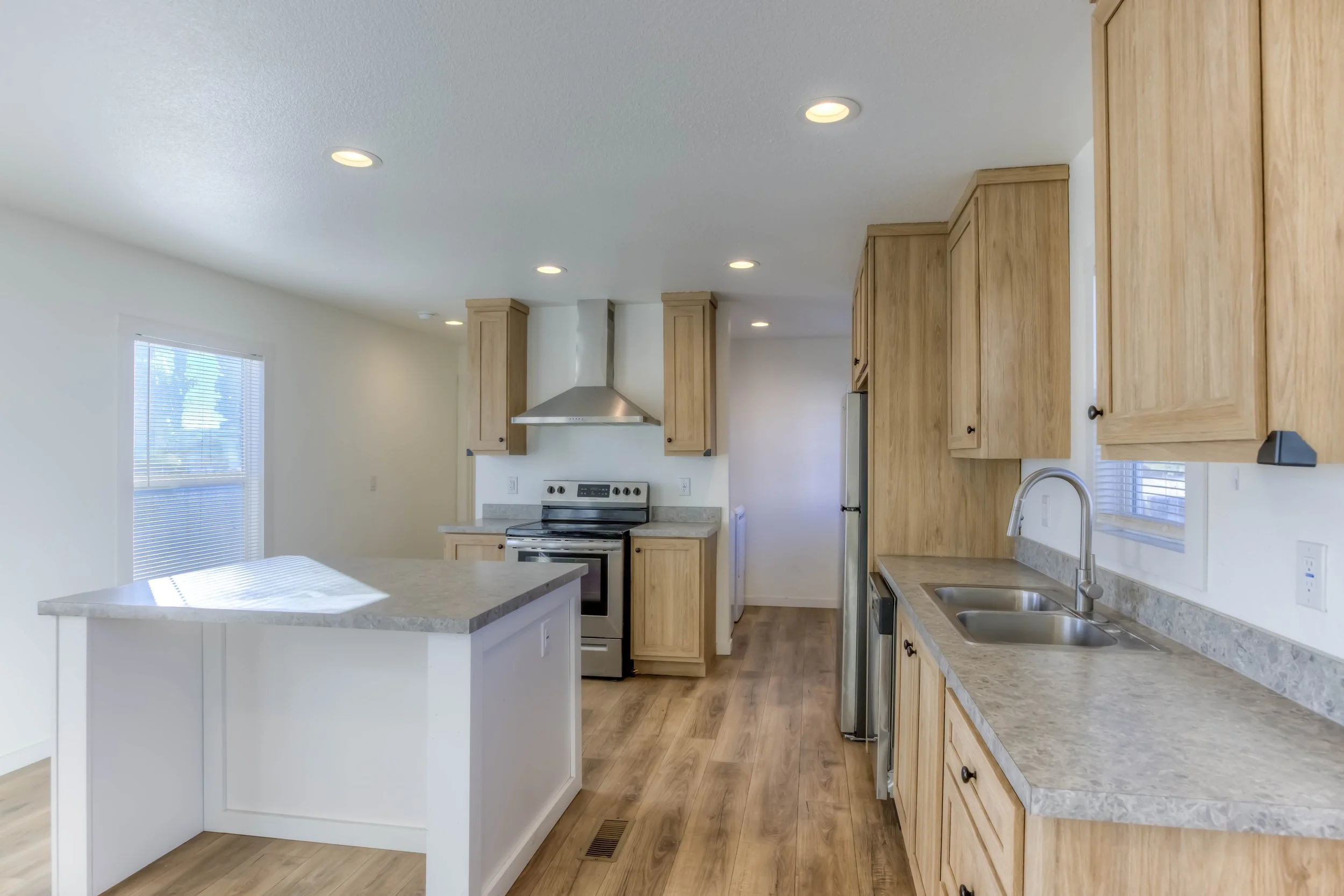 19 Kitchen photo b.jpg