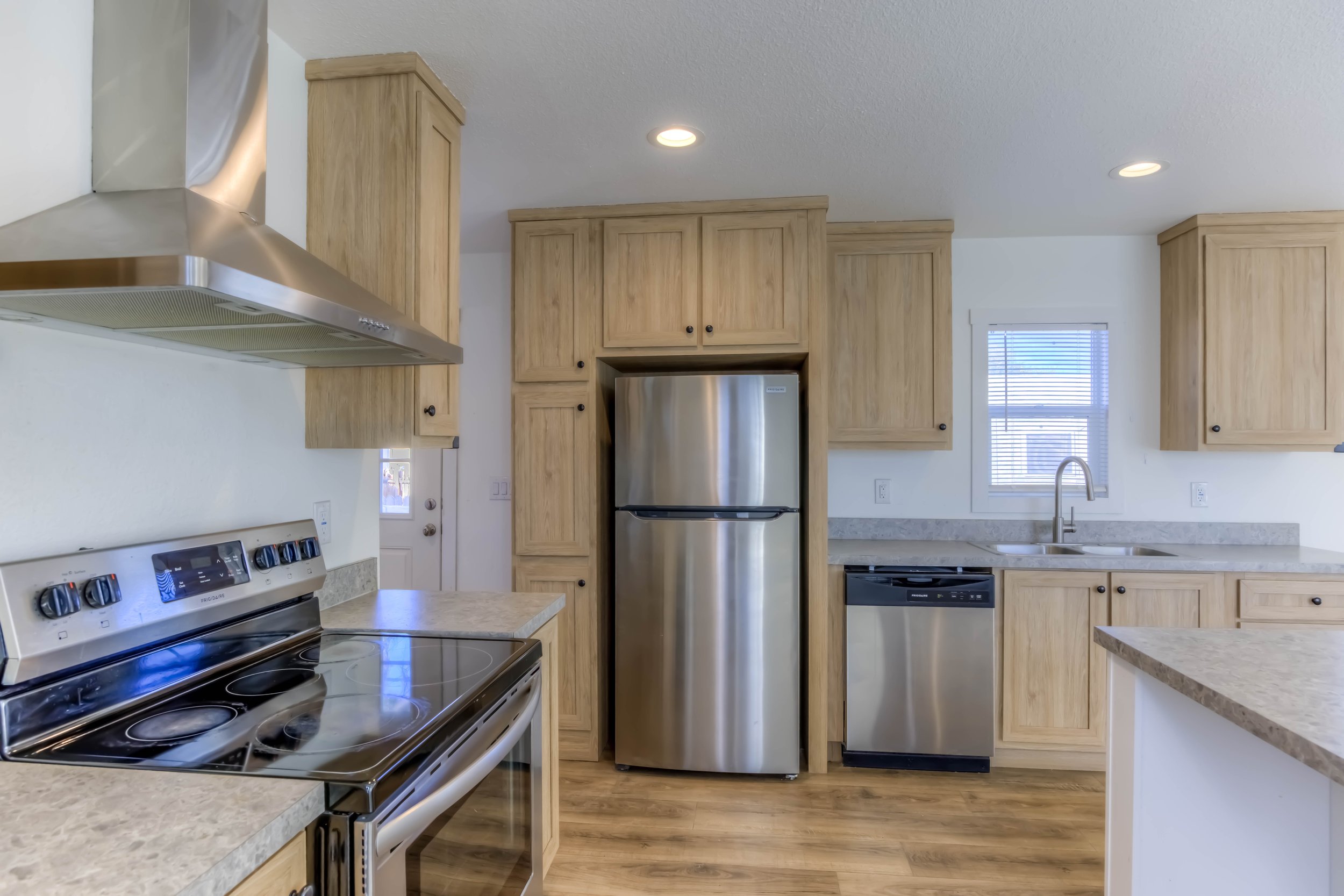 21 Kitchen photo d.jpg