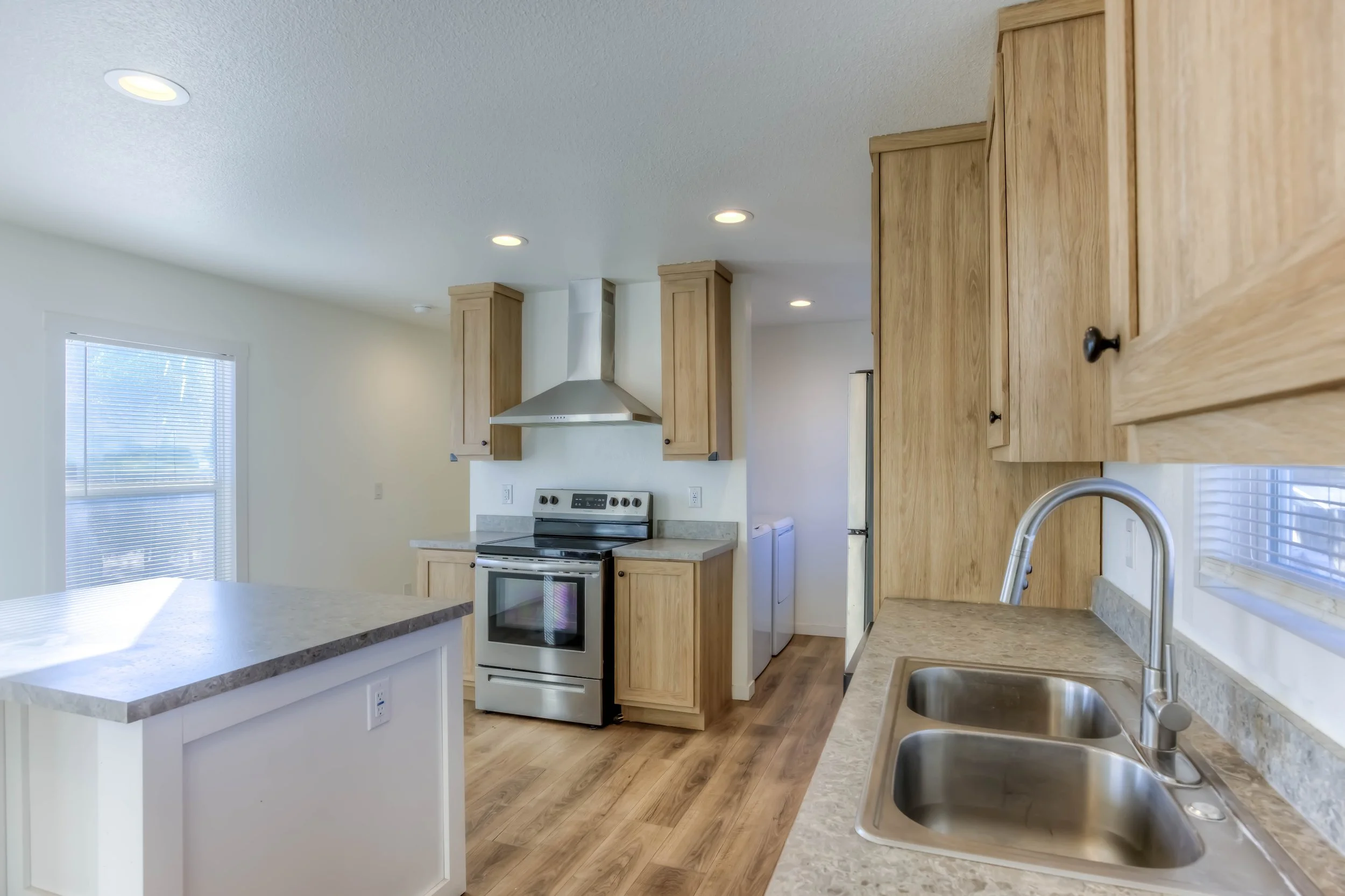 22 Kitchen photo e.jpg