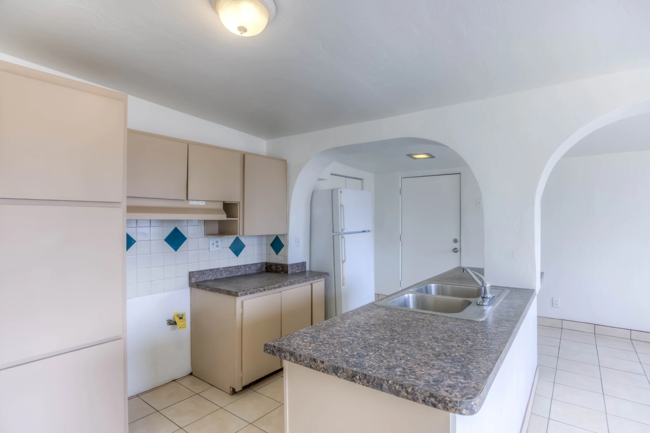 11 Kitchen photo d.jpg