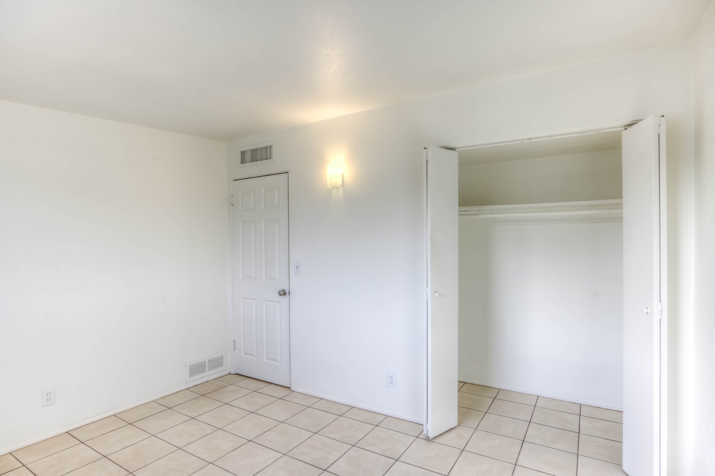 17 Main Bedroom photo b.jpg