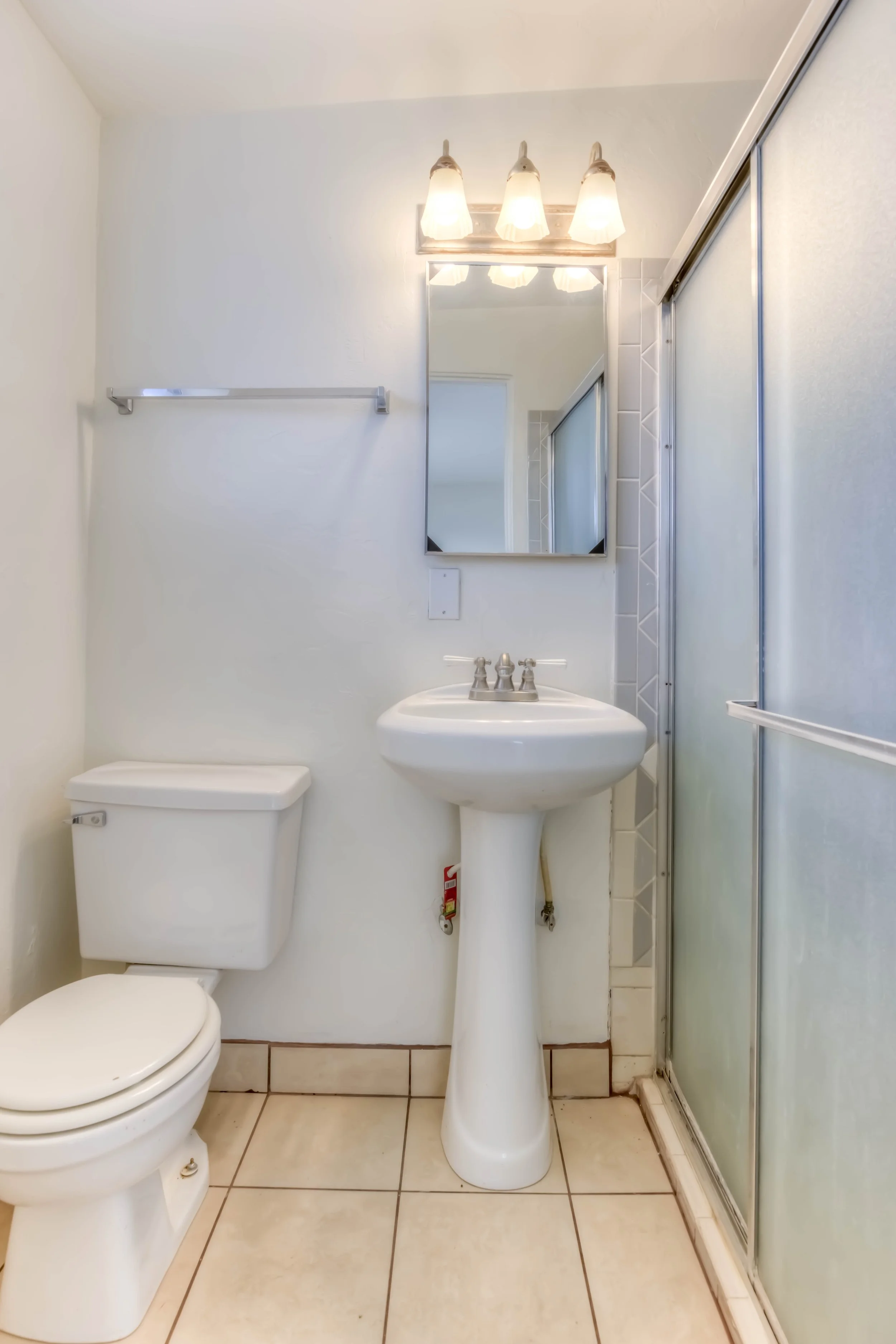 18 Main Bathroom photo a.jpg