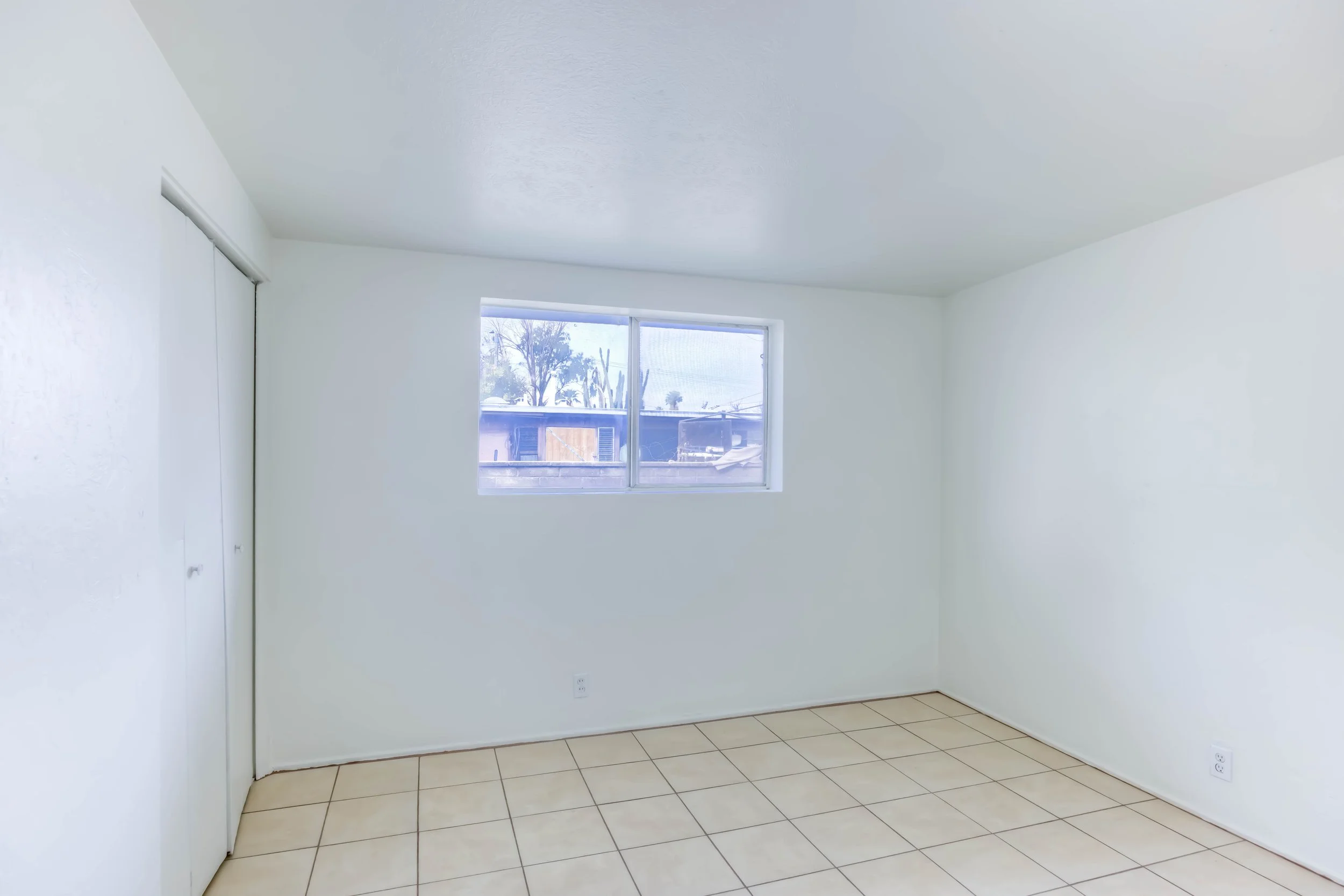 20 Bedroom 1 photo a.jpg