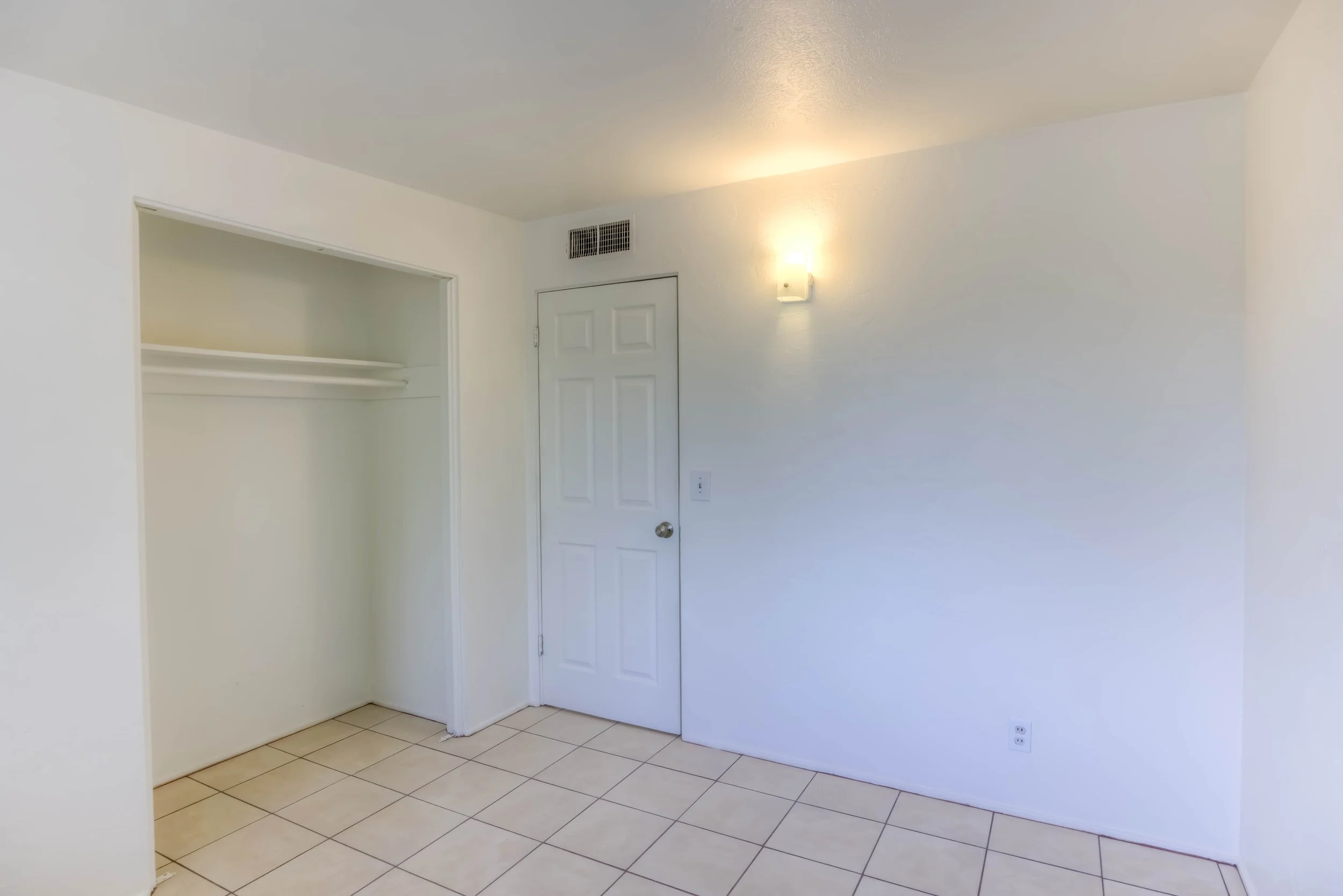 24 Bedroom 2 photo b.jpg