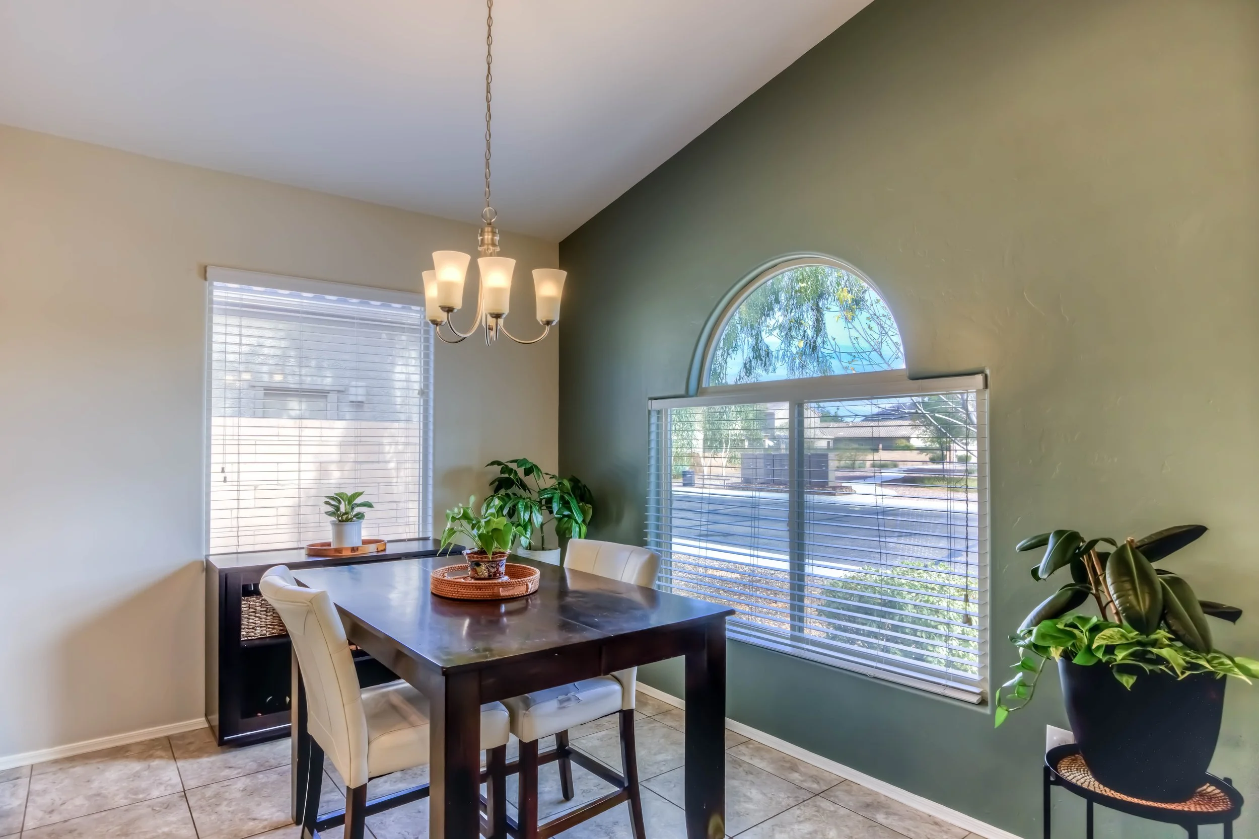 8 Dining photo a.jpg