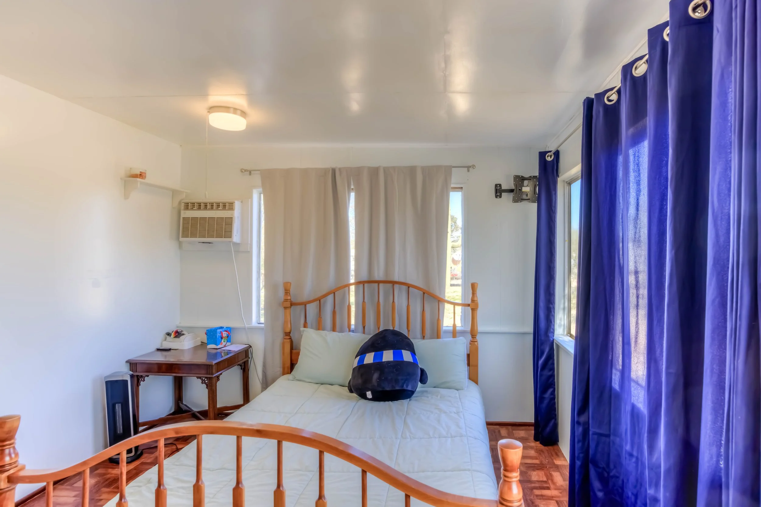 10 Bedroom 1 photo b.jpg