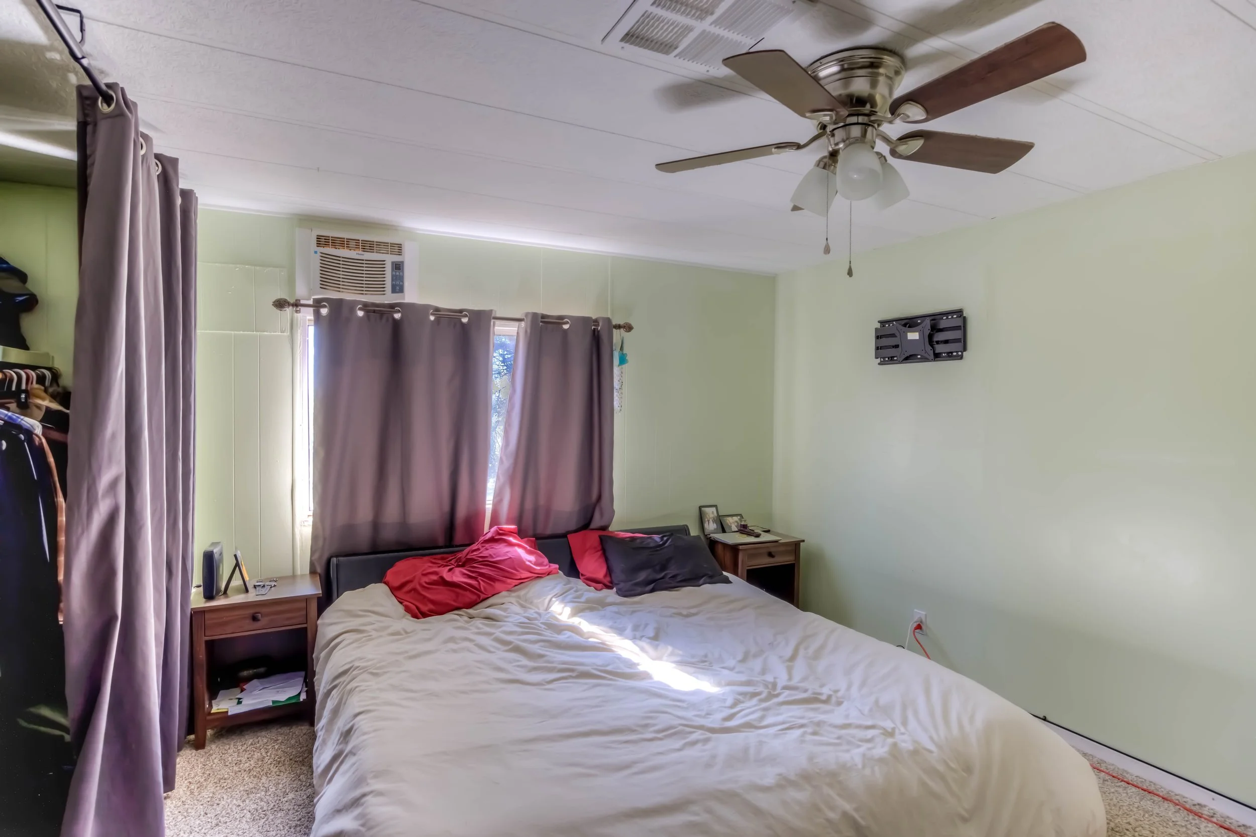 21 Main Bedroom photo b.jpg