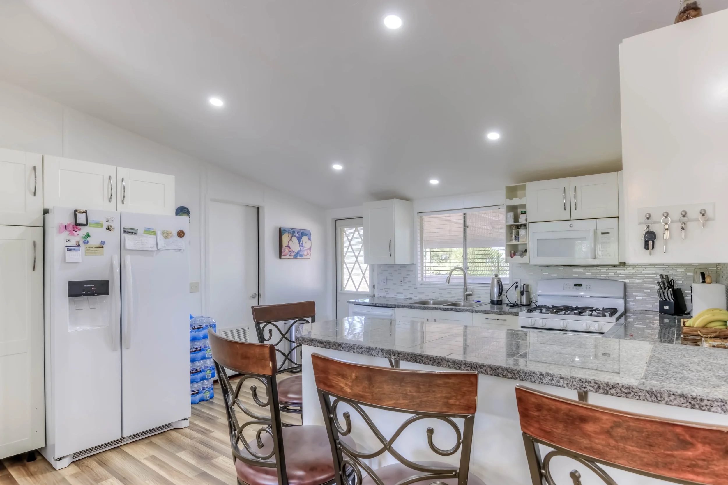 15 Kitchen photo a.jpg