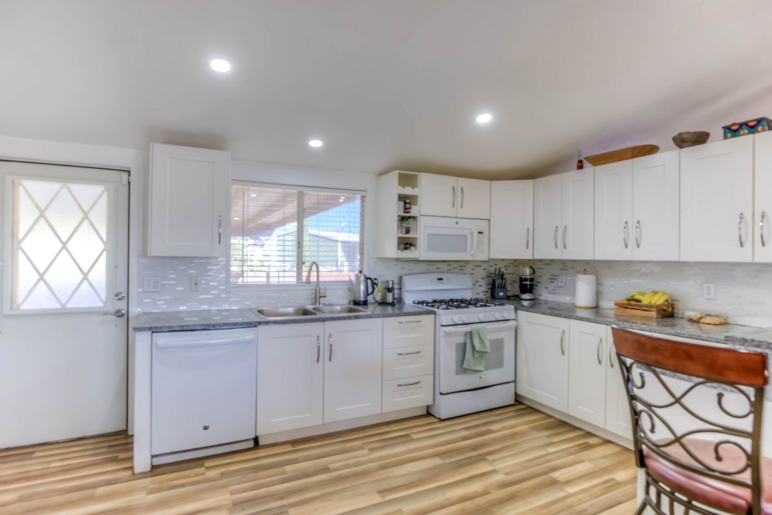 17 Kitchen photo c.jpg