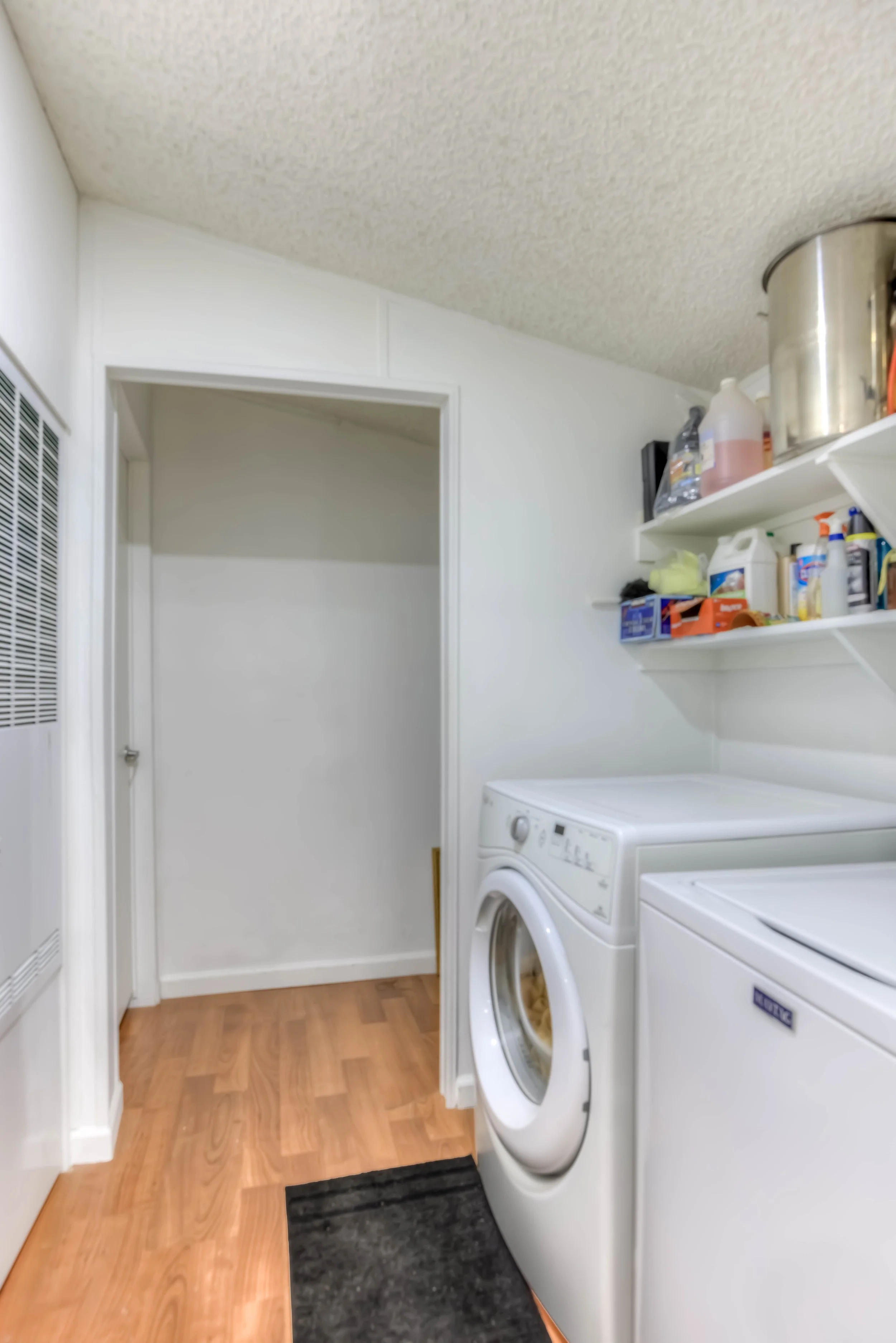 18 Laundry Room.jpg