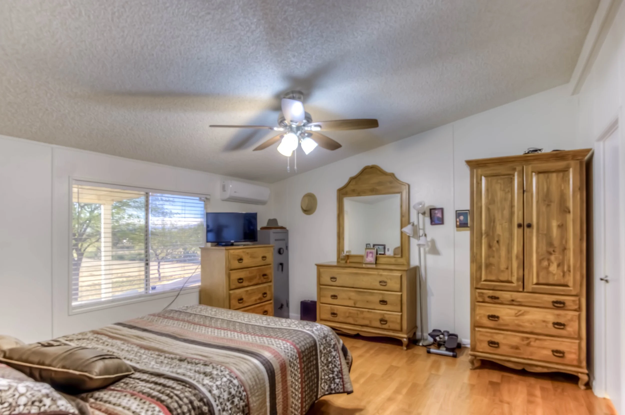 19 Main Bedroom photo a.jpg