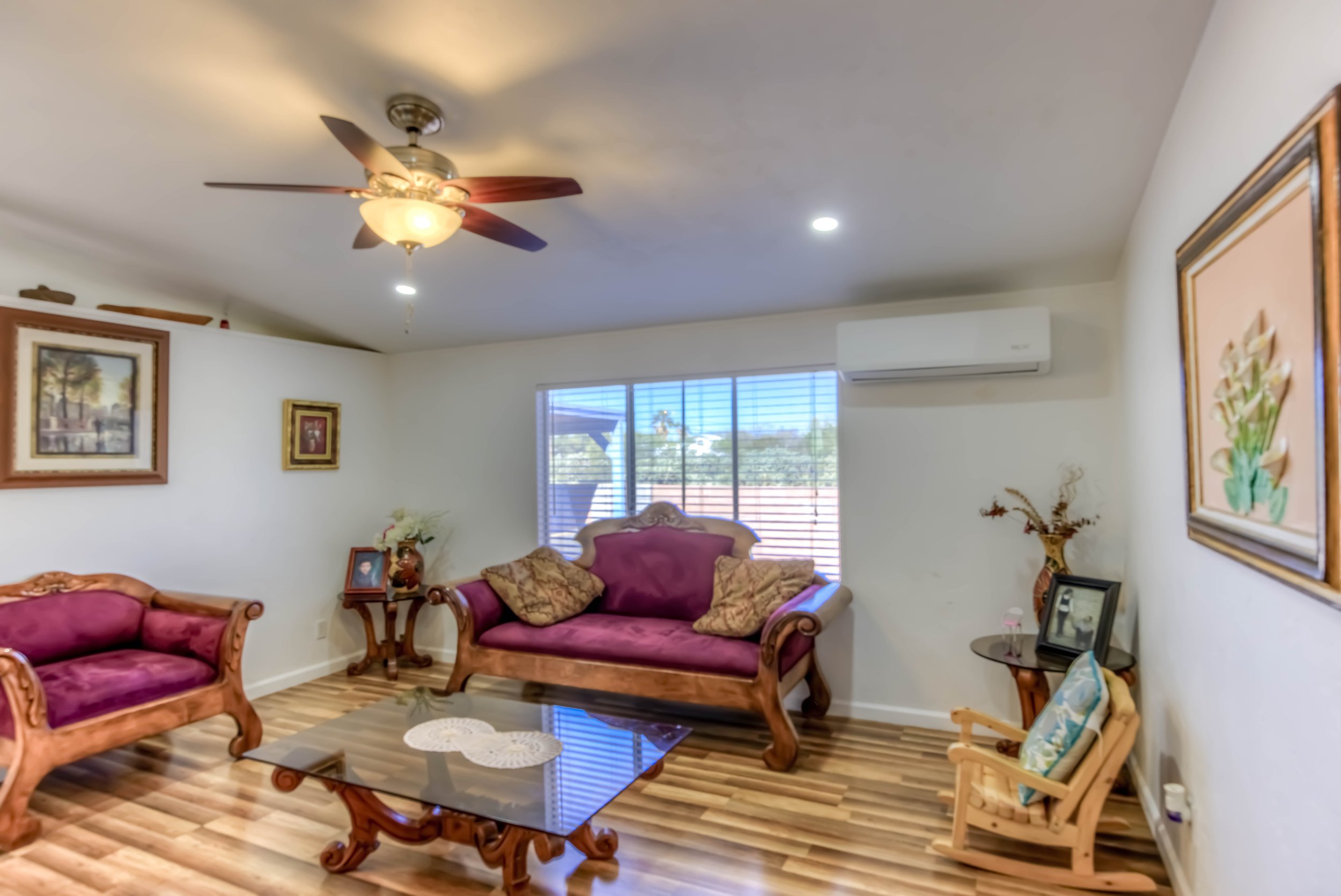 24 Family Room photo b.jpg