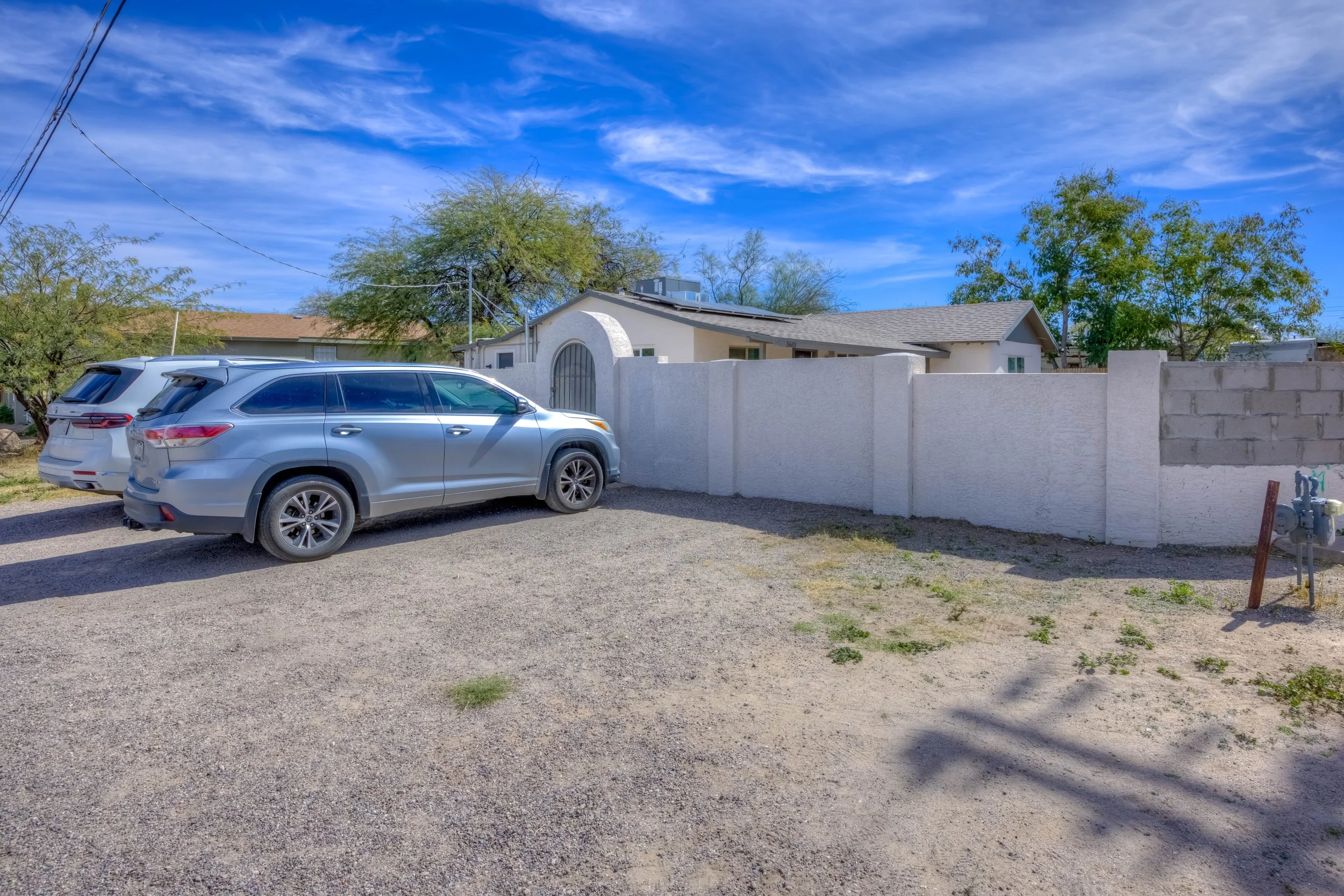 2 Exterior photo b.jpg