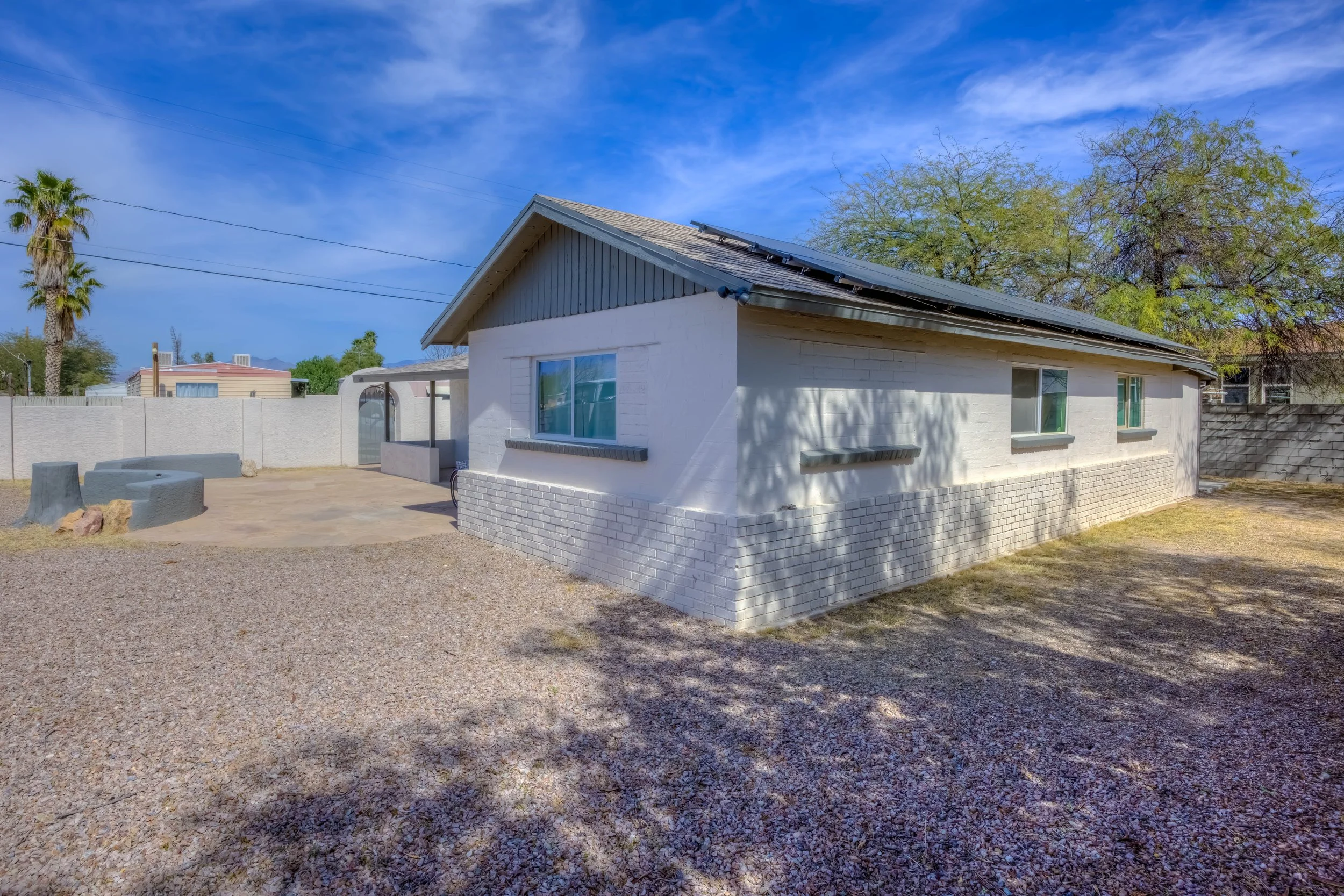 6 Exterior photo f.jpg