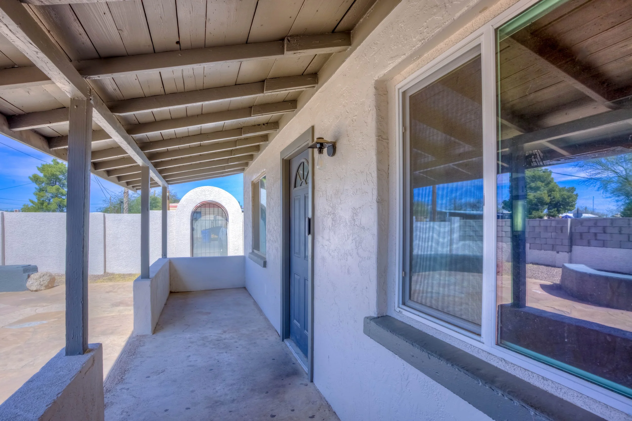 9 Exterior photo i.jpg