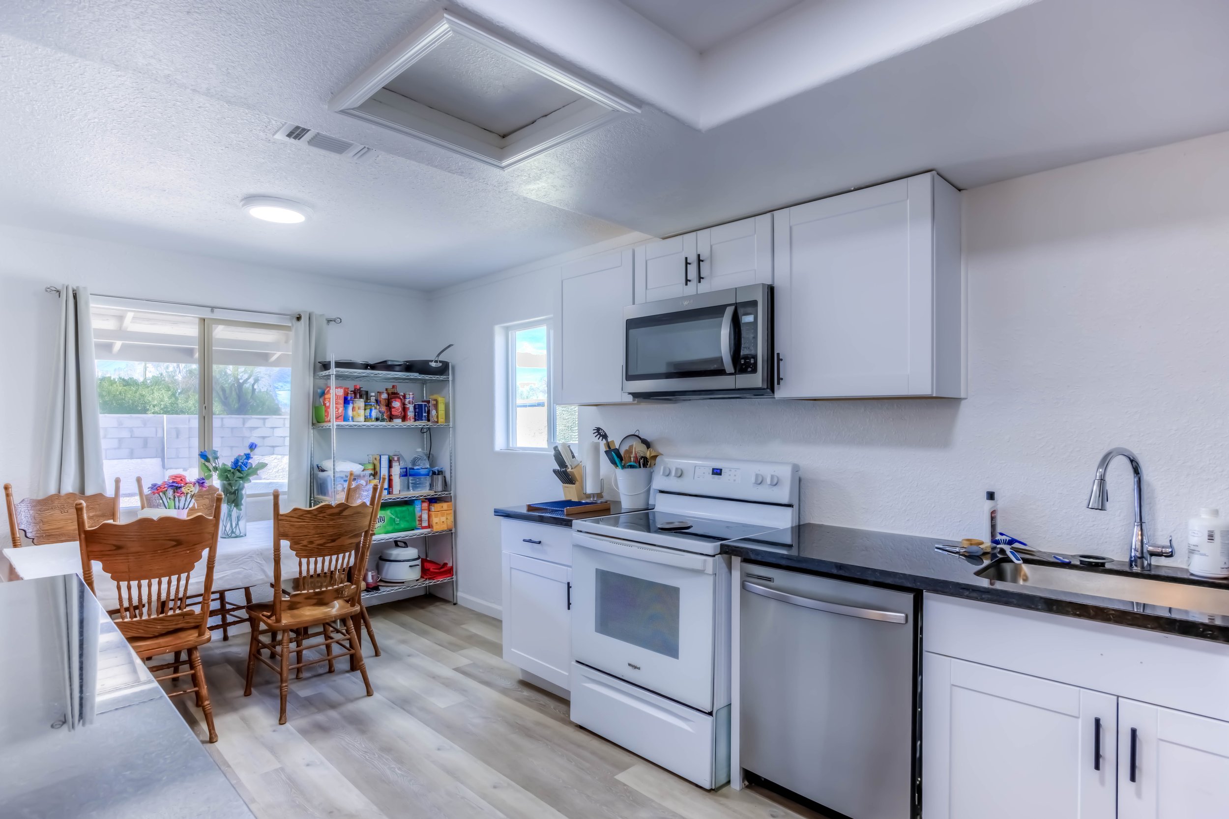 16 Kitchen photo d.jpg