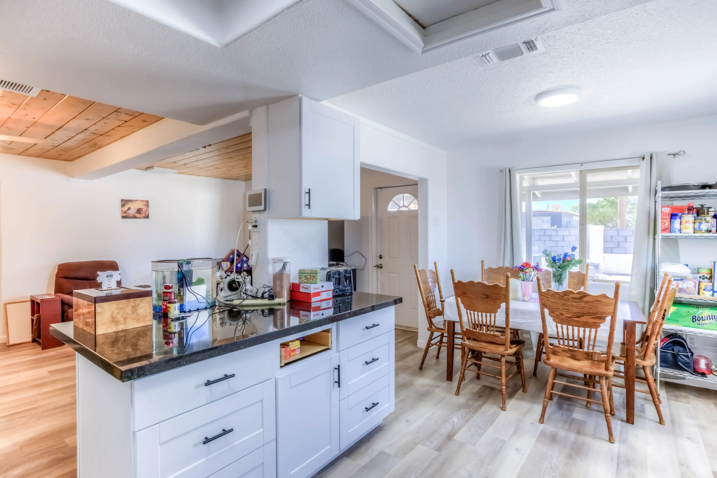 17 Kitchen photo e.jpg