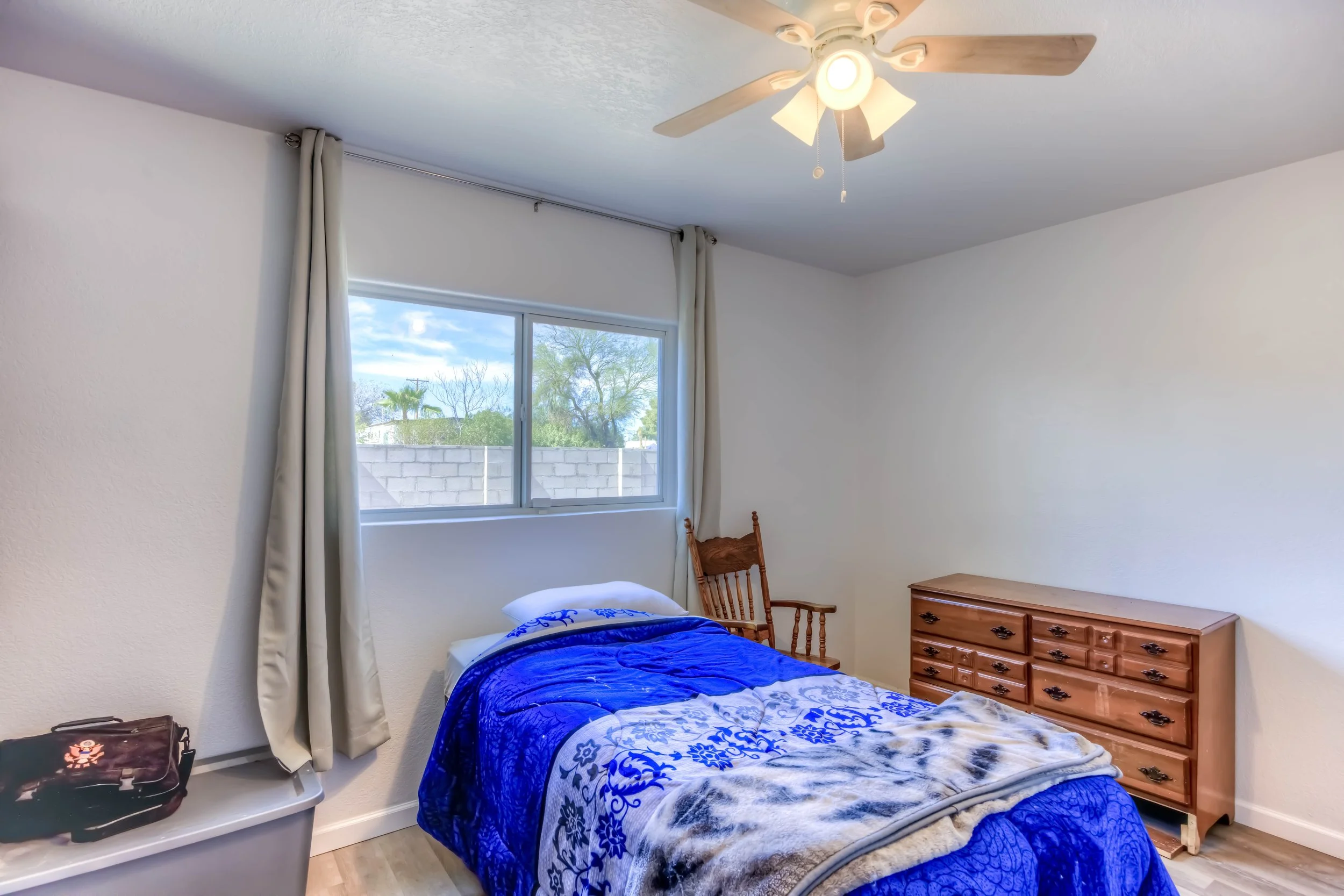 22 Bedroom 1 photo b.jpg