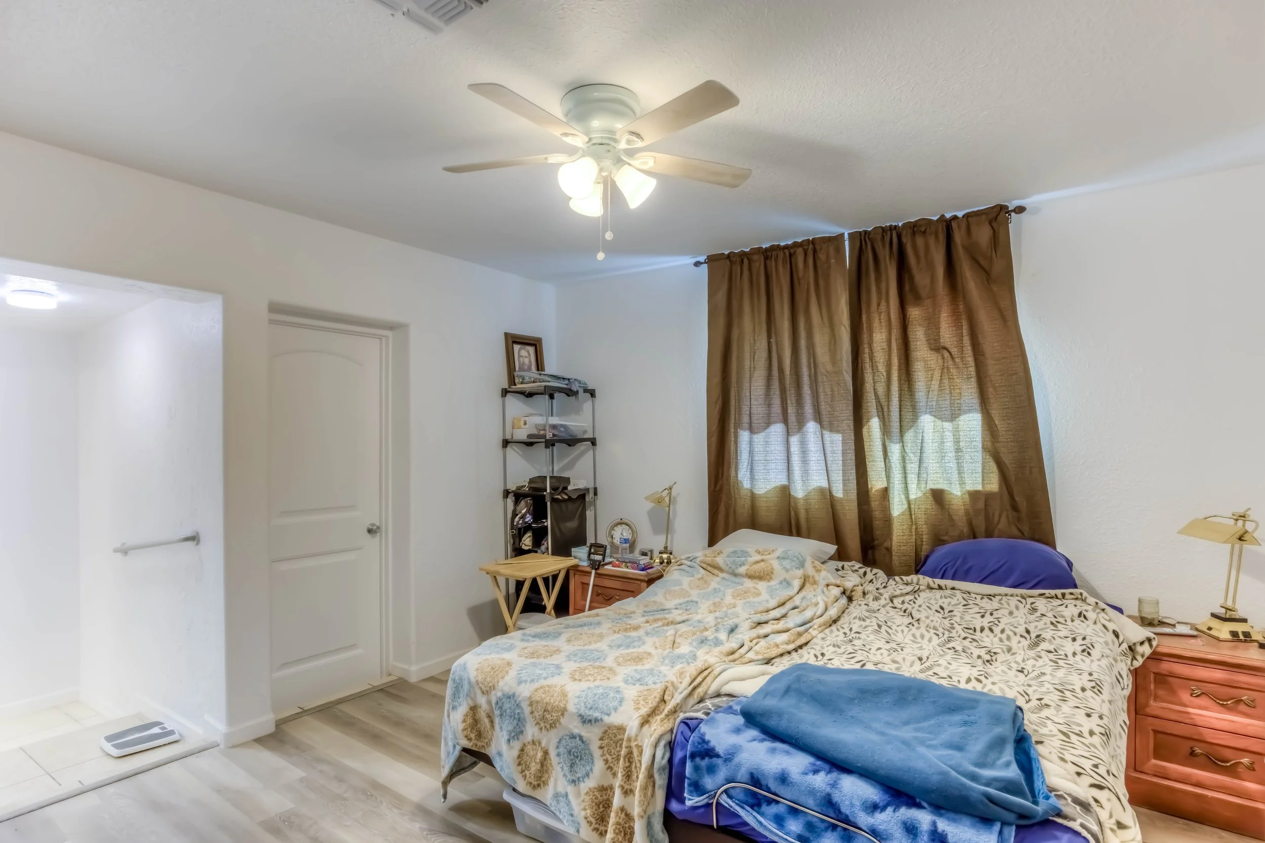 25 Main Bedroom photo a.jpg