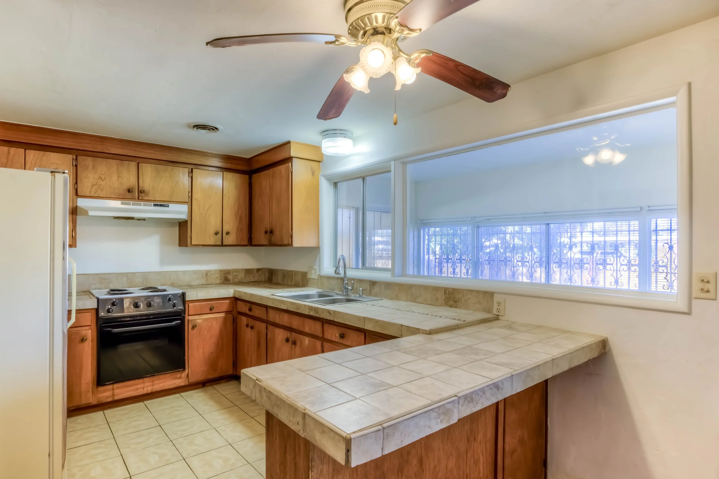 11 Kitchen photo a.jpg