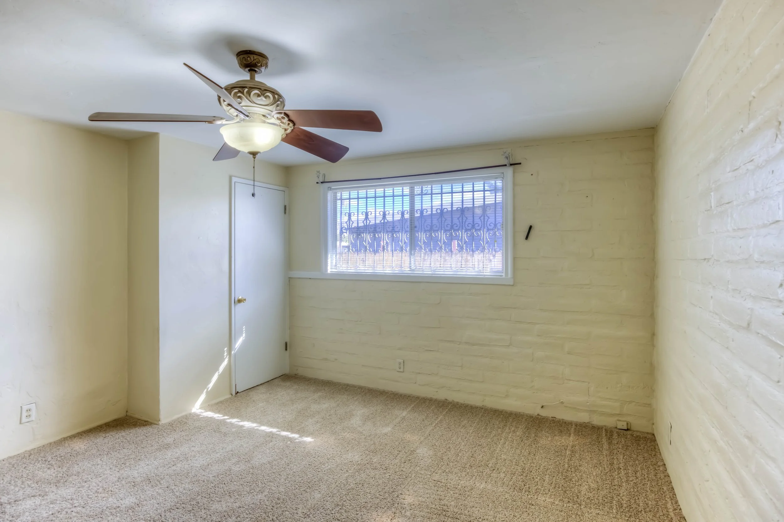 15 Main Bedroom photo a.jpg