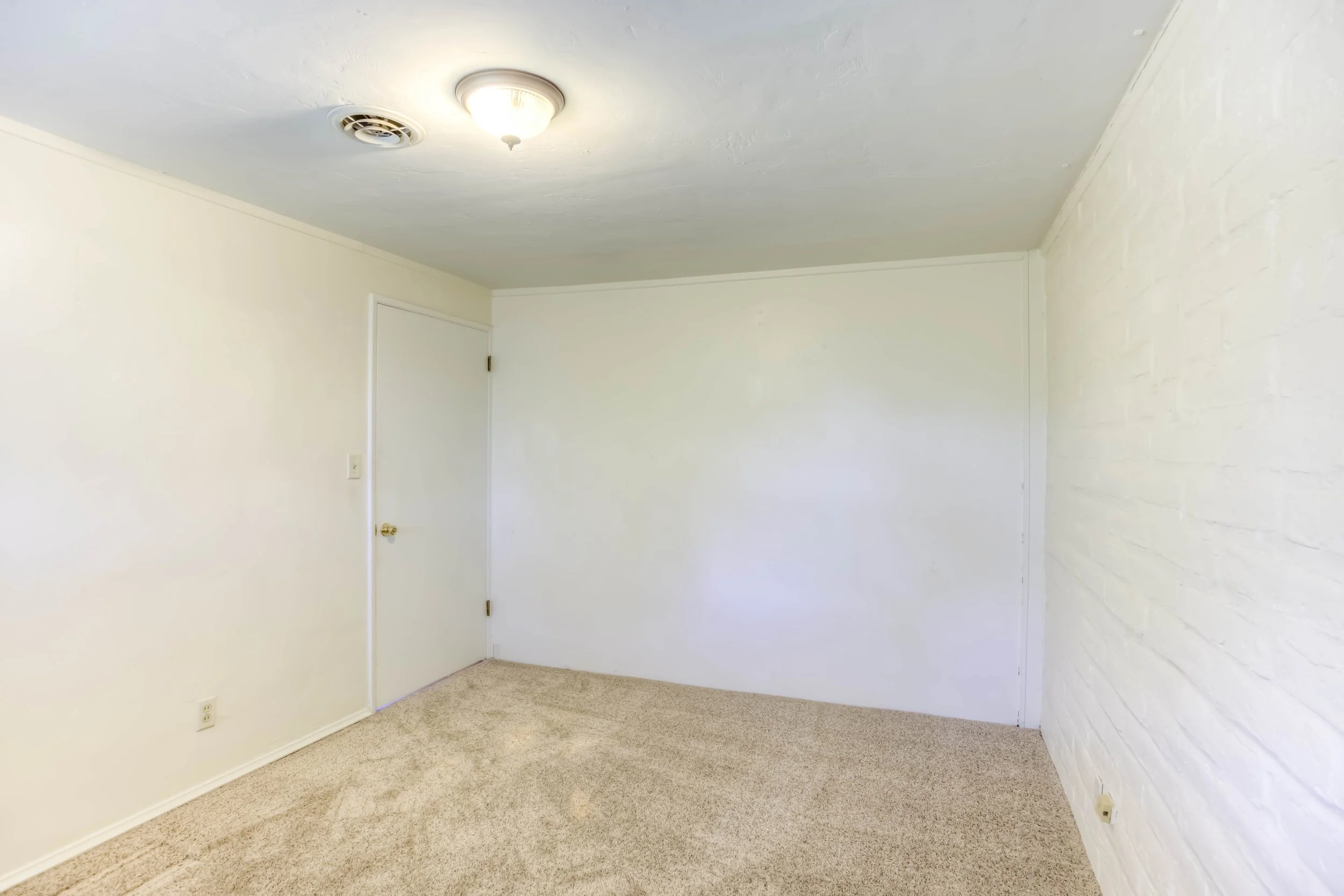 20 Bedroom 1 photo b.jpg