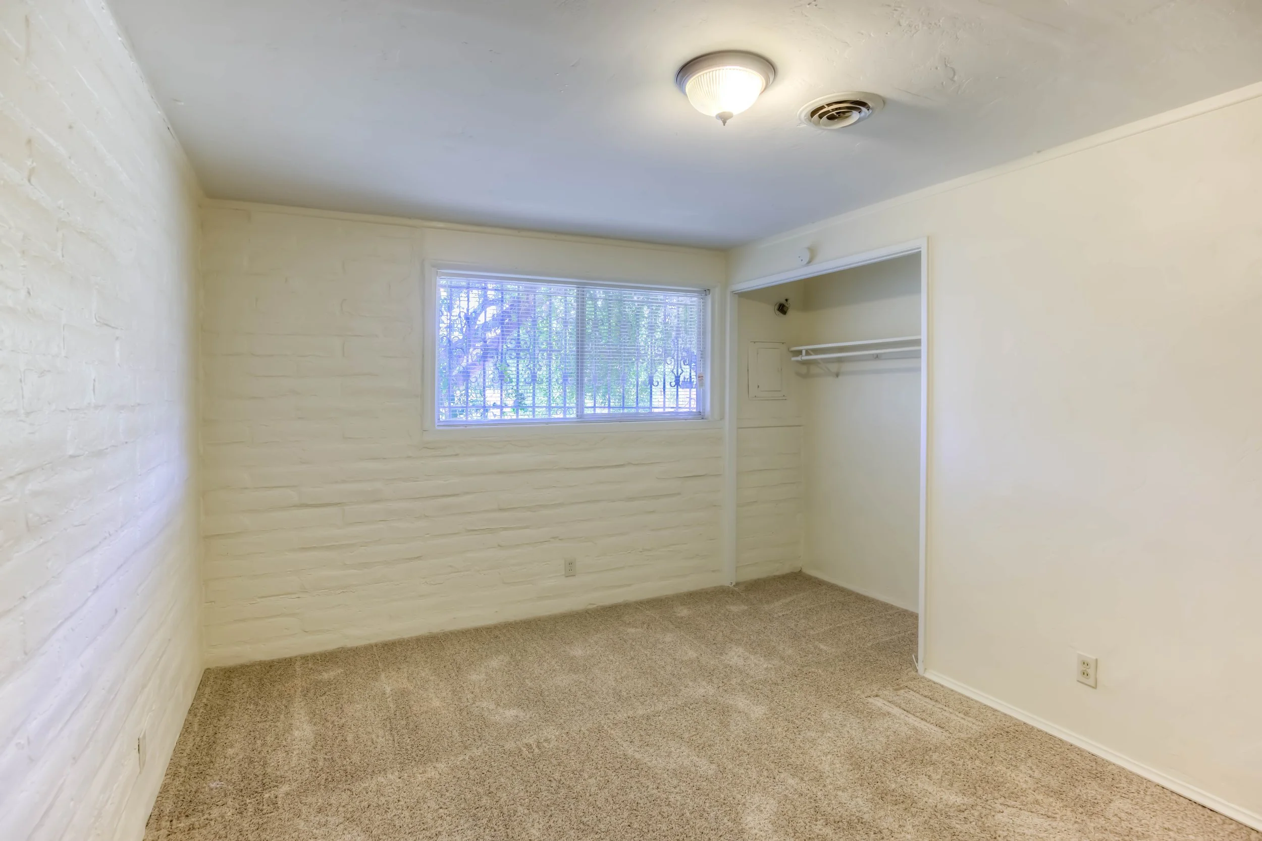 19 Bedroom 1 photo a.jpg