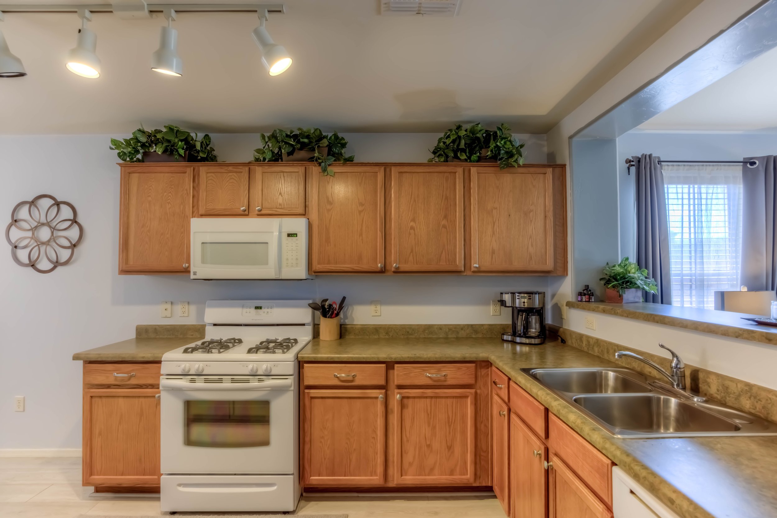 6 Kitchen photo a.jpg