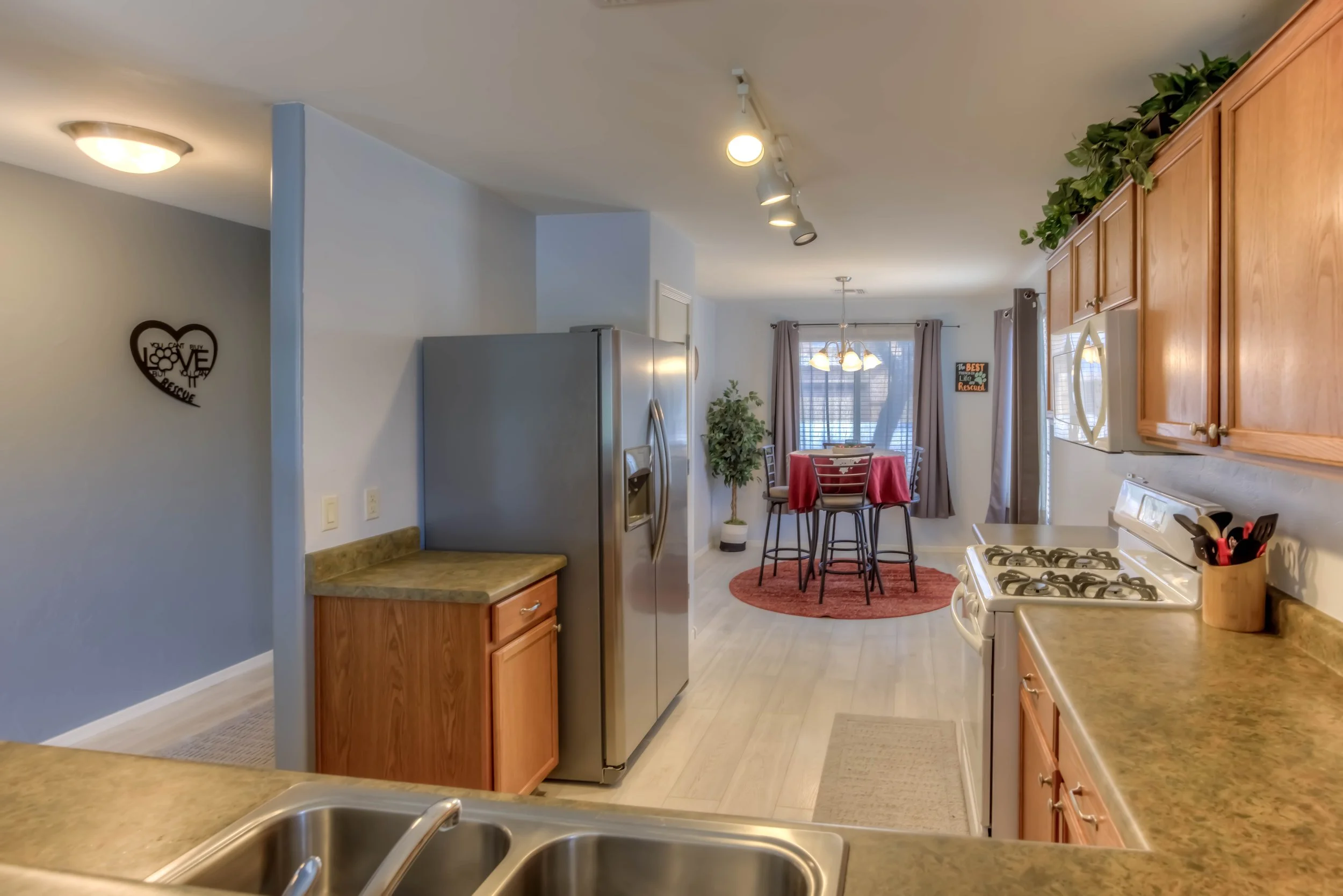 7 Kitchen photo b.jpg