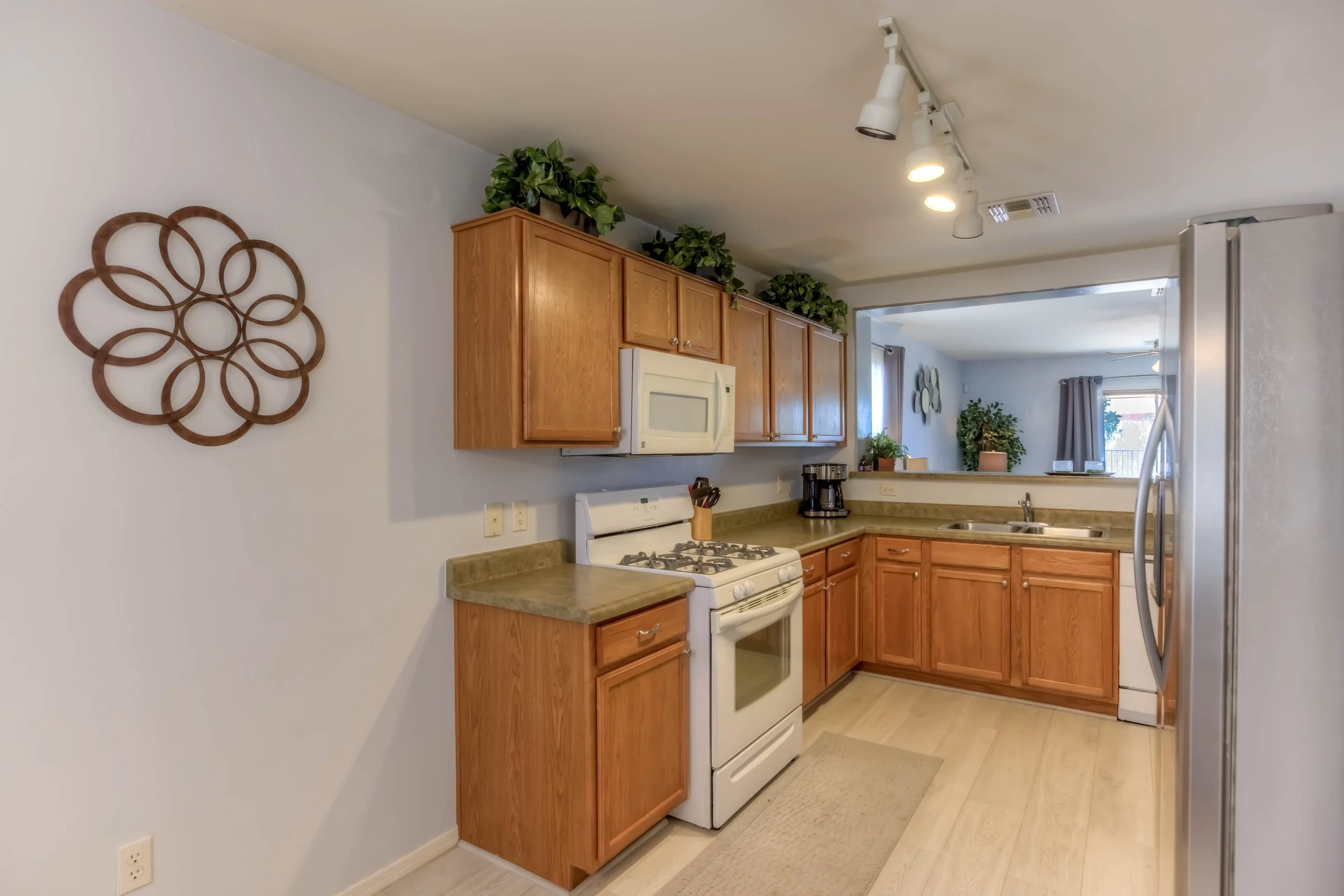 9 Kitchen photo d.jpg