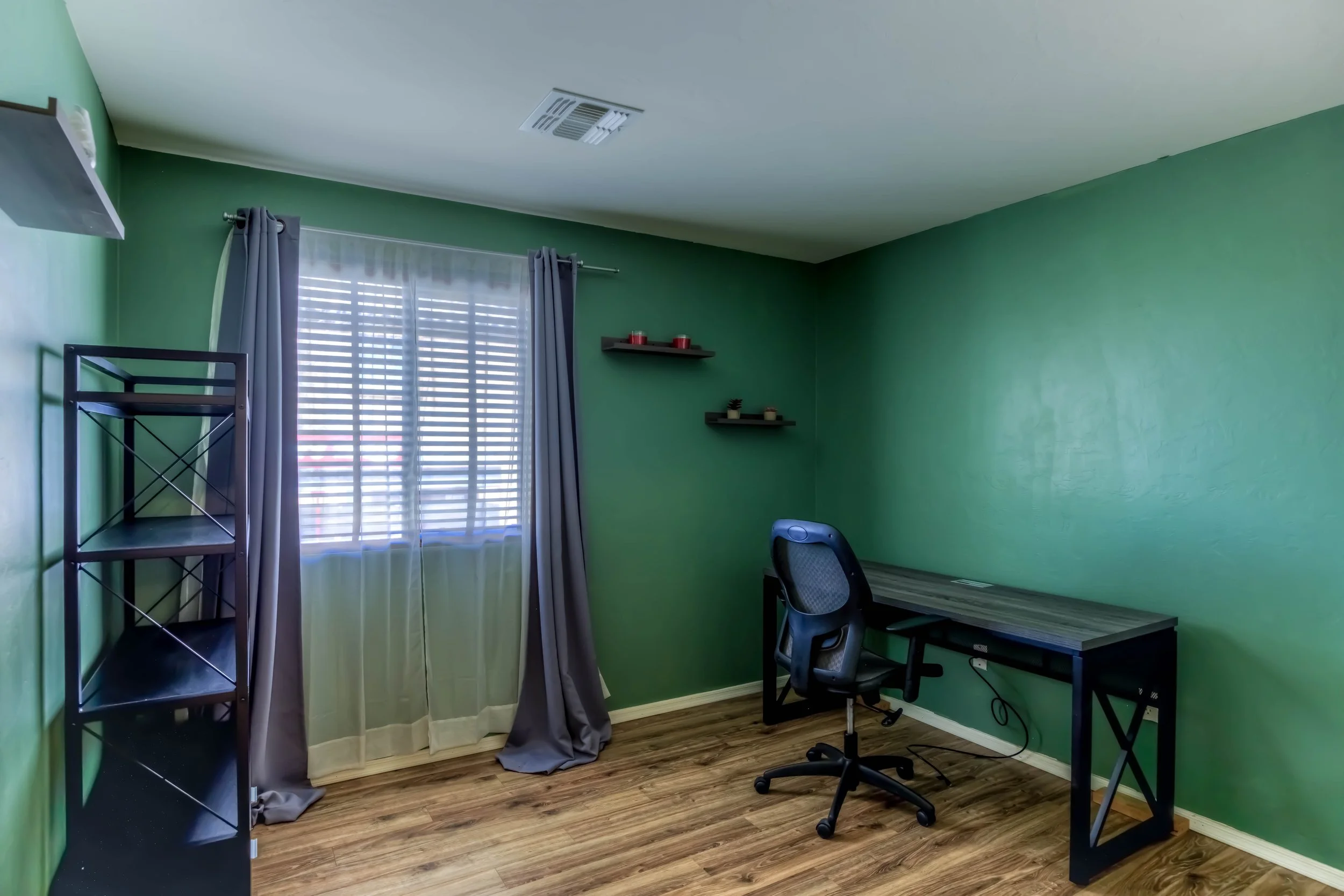 17 Bedroom 1 photo a.jpg