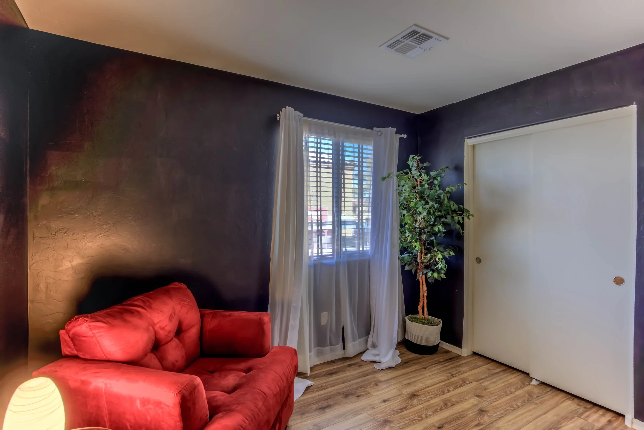 21 Bedroom 2 photo b.jpg