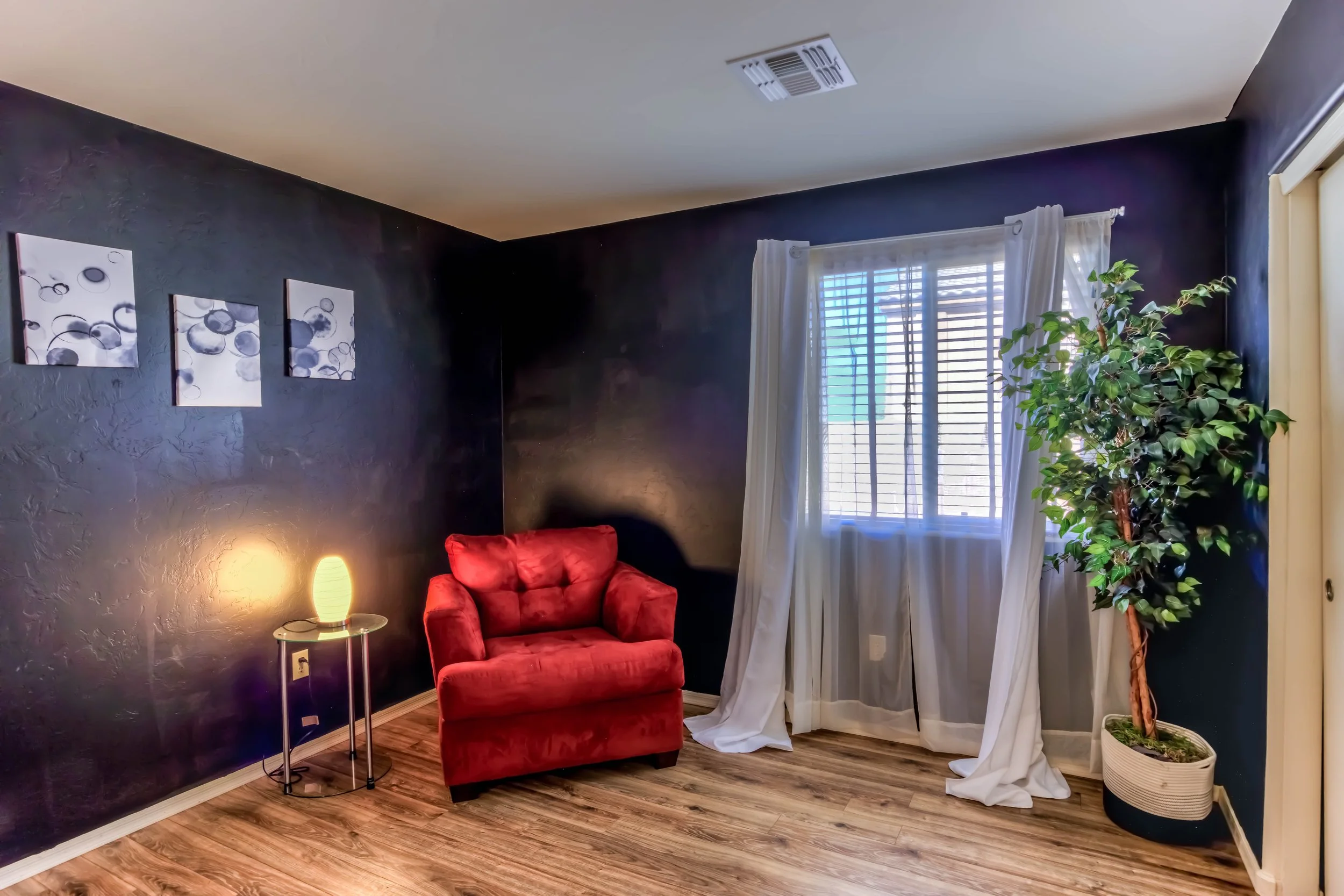 20 Bedroom 2 photo a.jpg