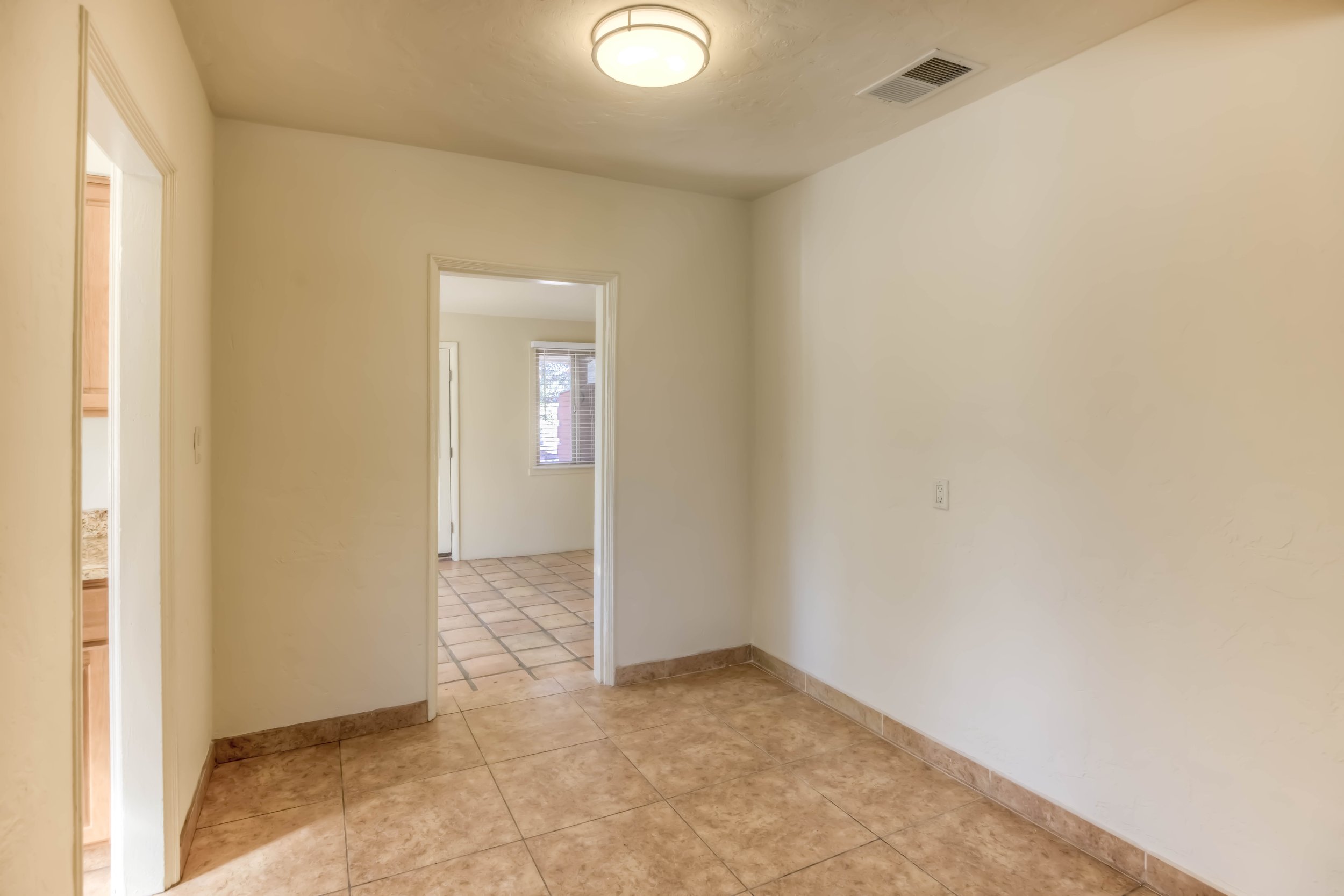 9 Dining Room photo a.jpg