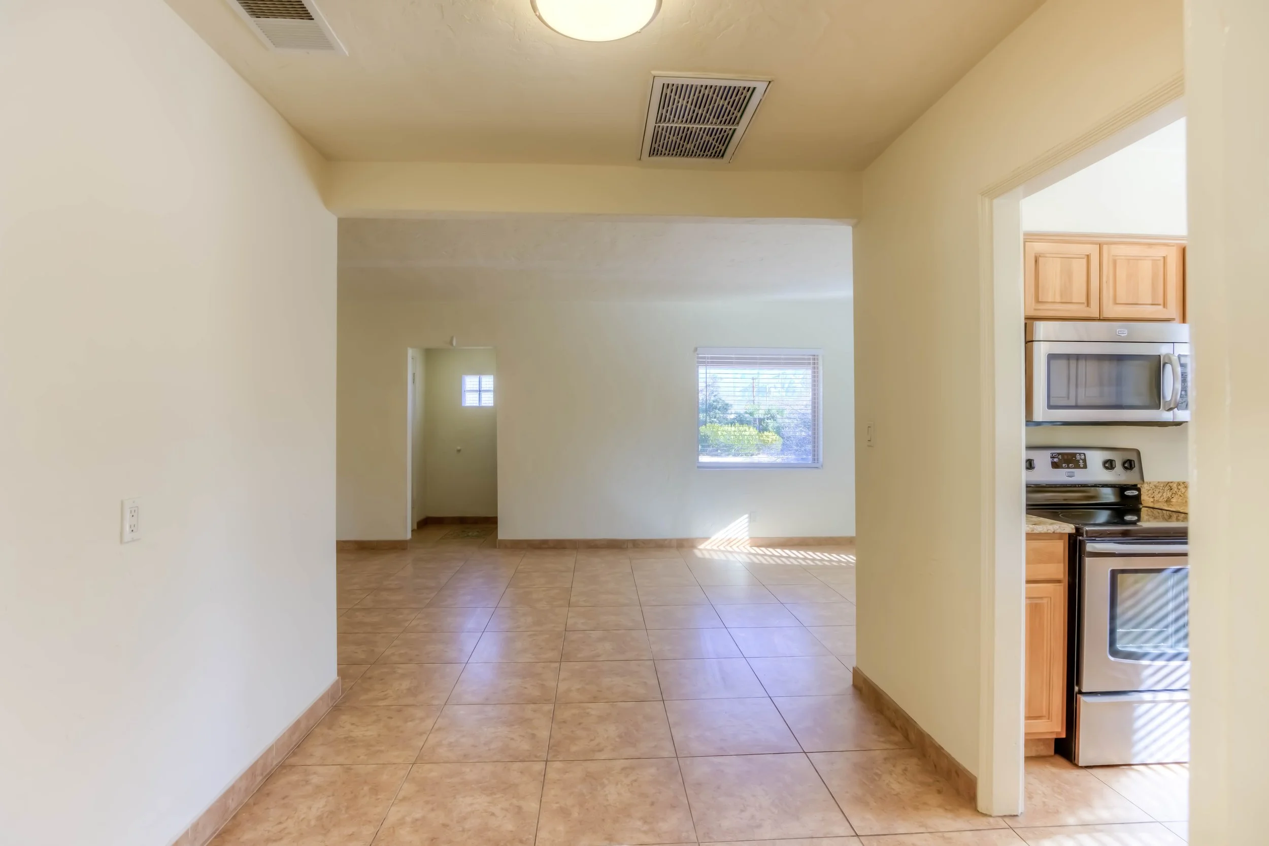 10 Dining Room photo b.jpg