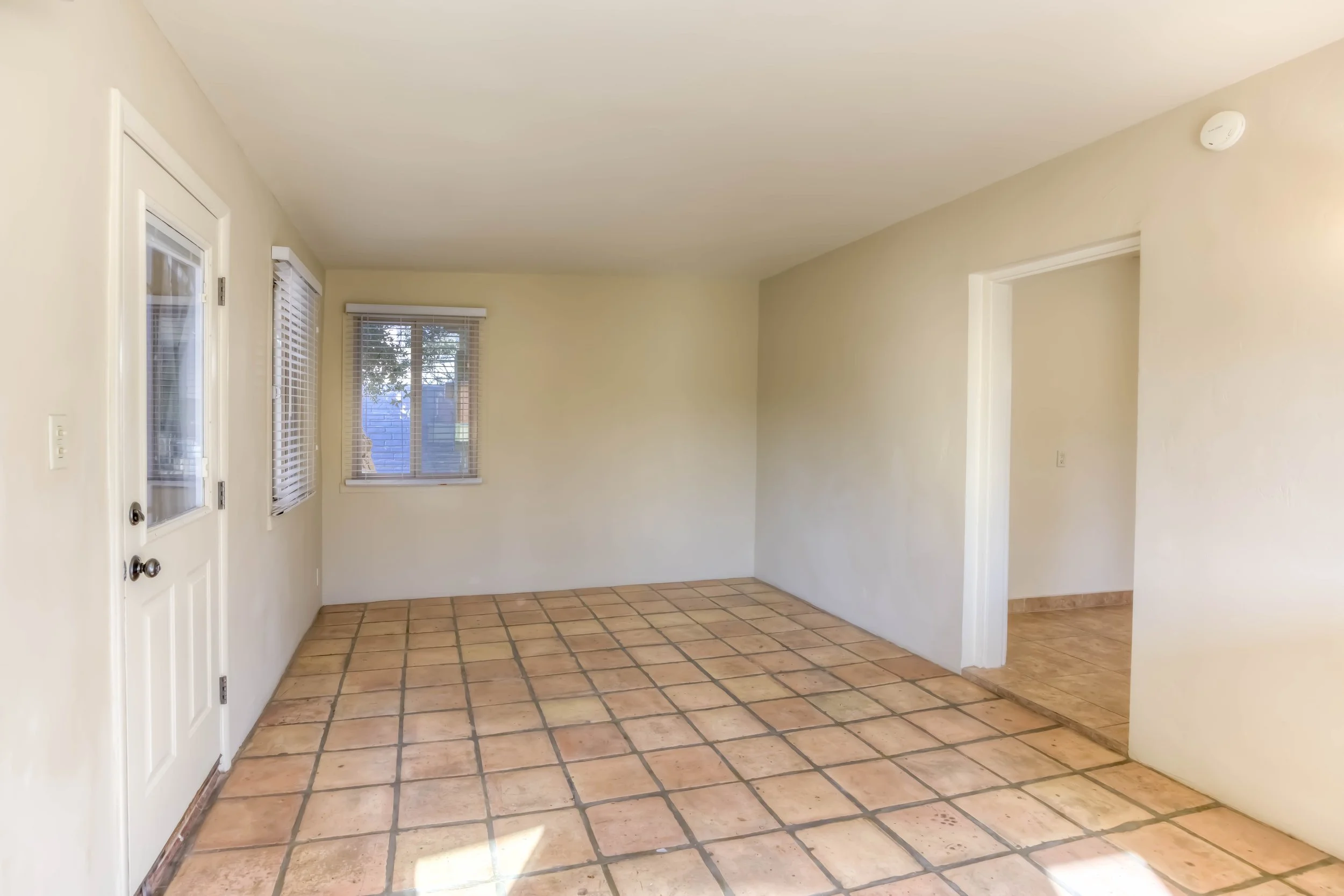 15 Family Room photo b.jpg