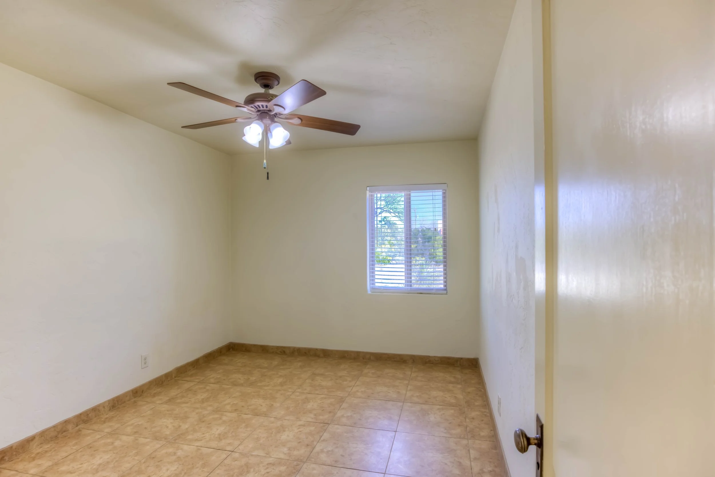 16 Bedroom 1 photo a.jpg