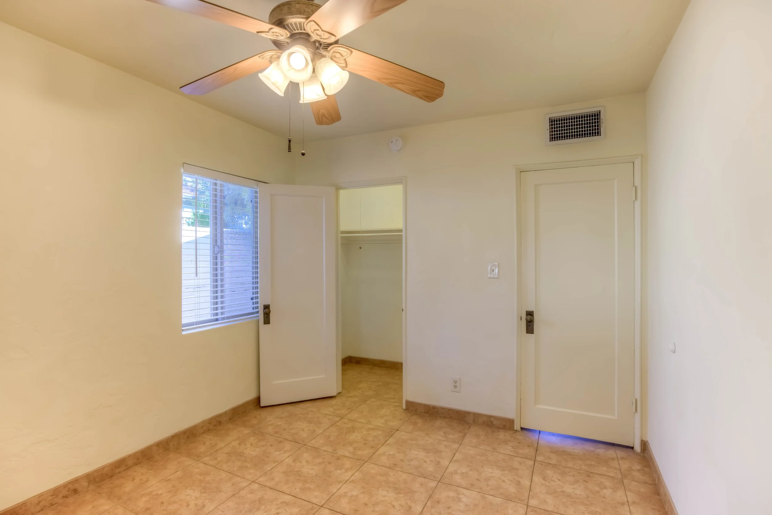 20 Bedroom 2 photo b.jpg