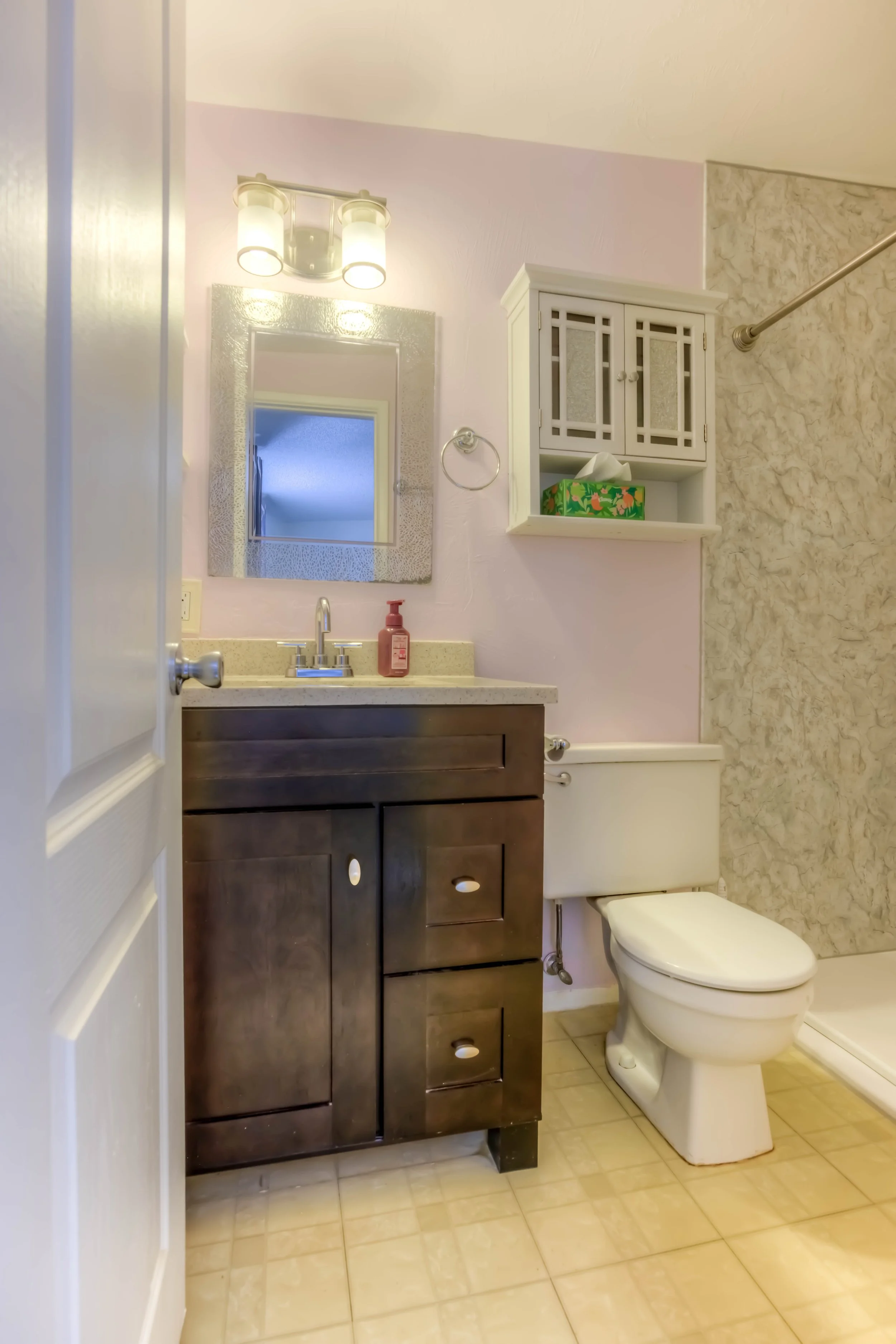 22 Main Bathroom photo a.jpg