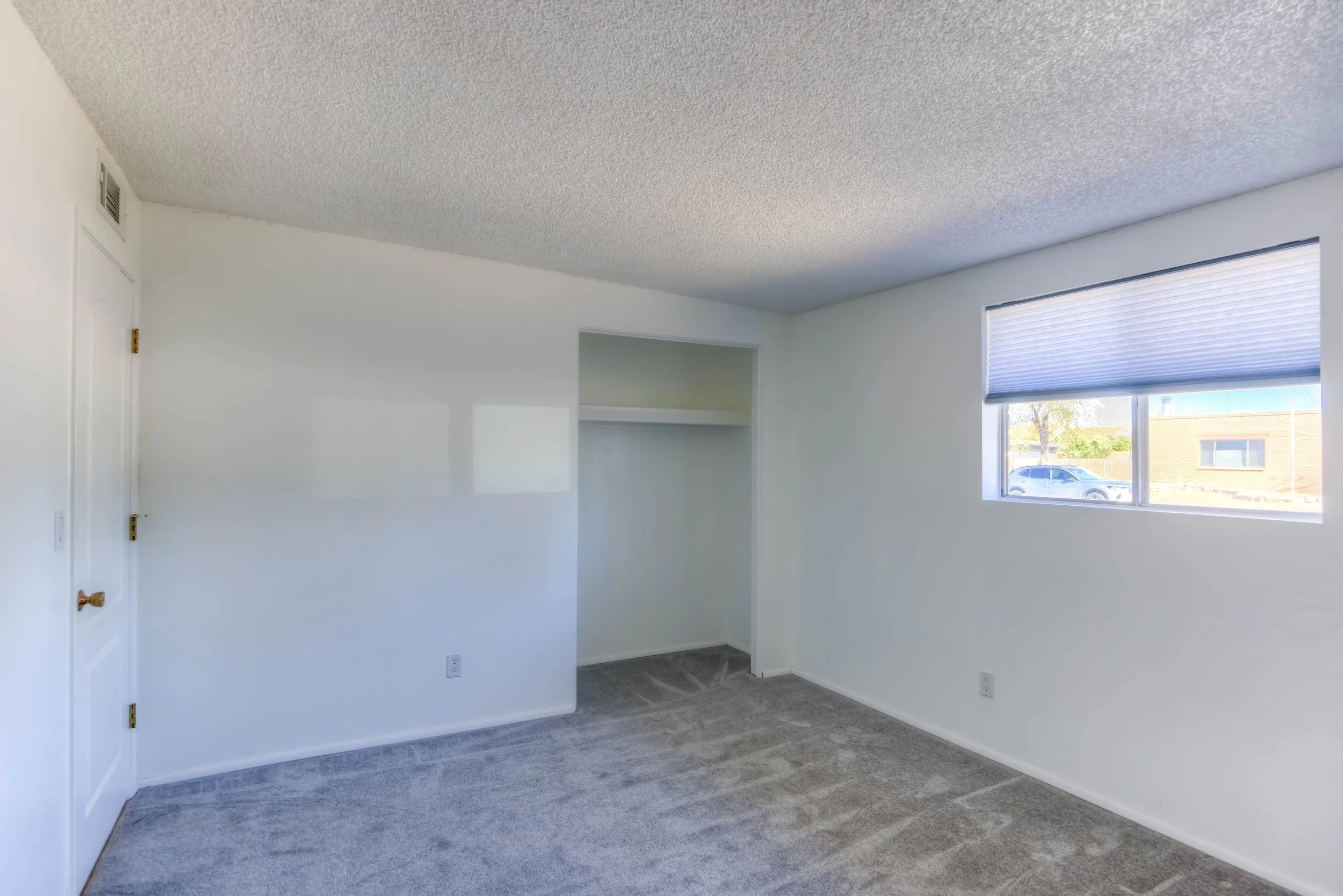 24 Bedroom 1 photo a.jpg