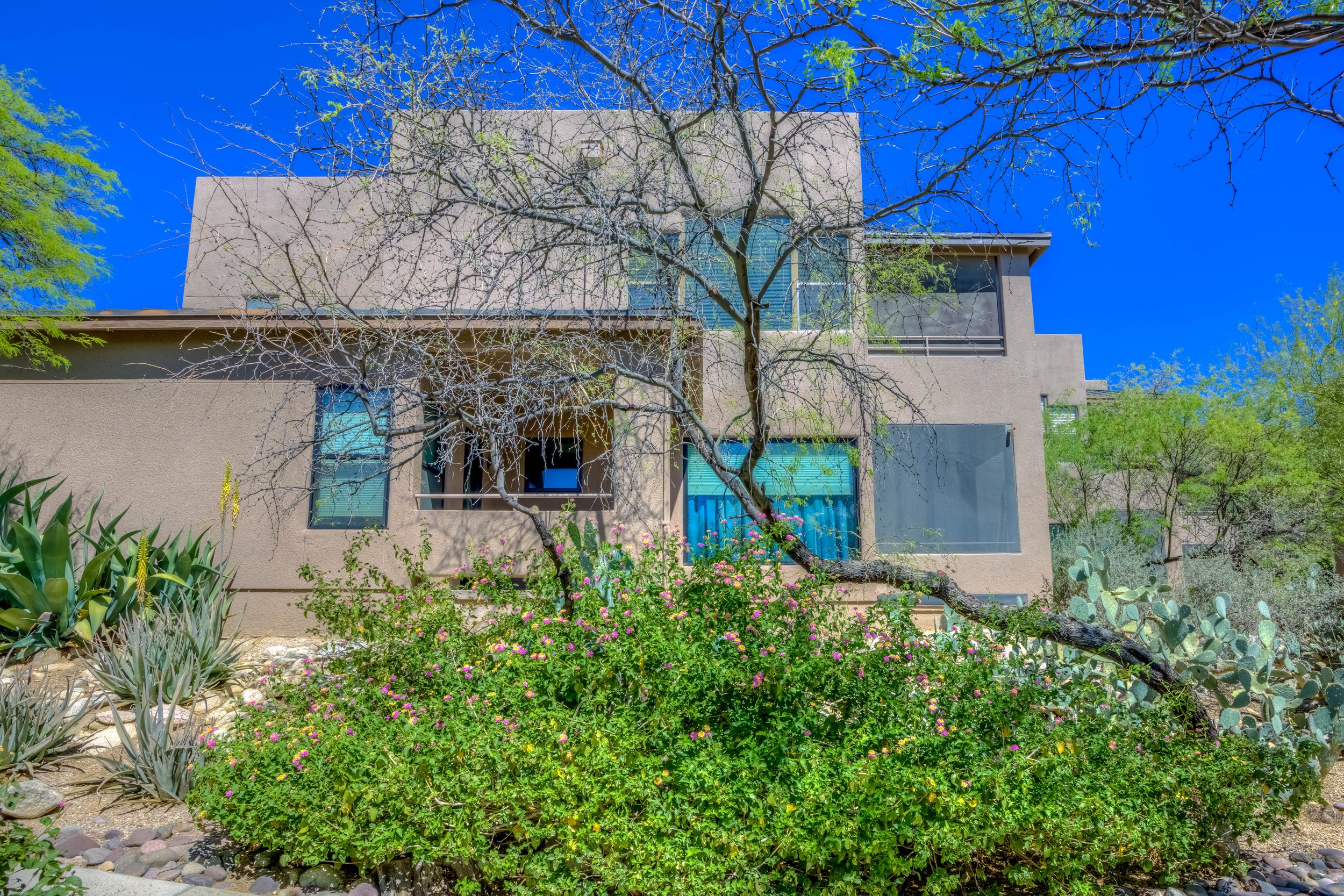 4 Exterior photo d.jpg