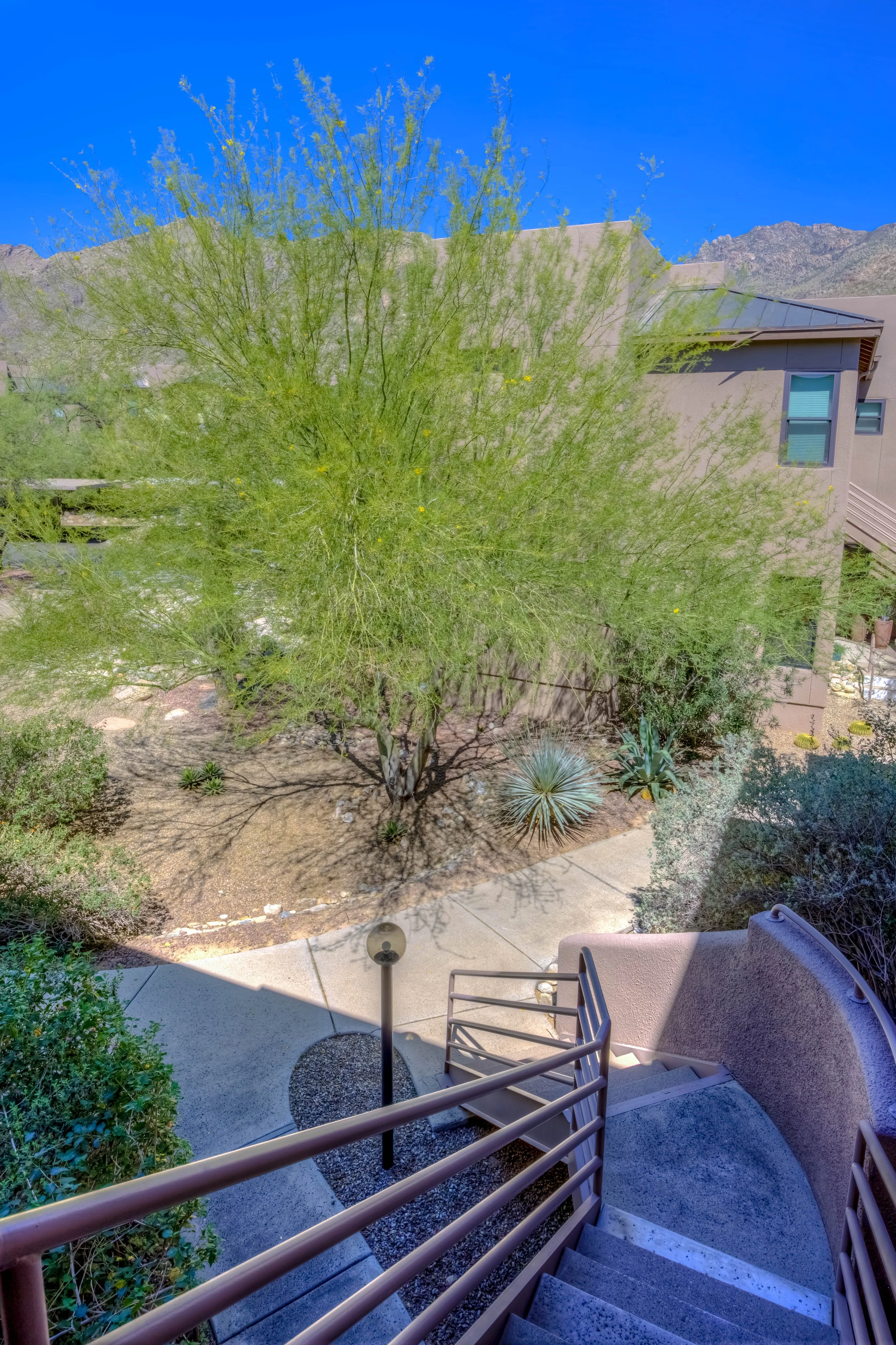 8 Exterior photo g.jpg